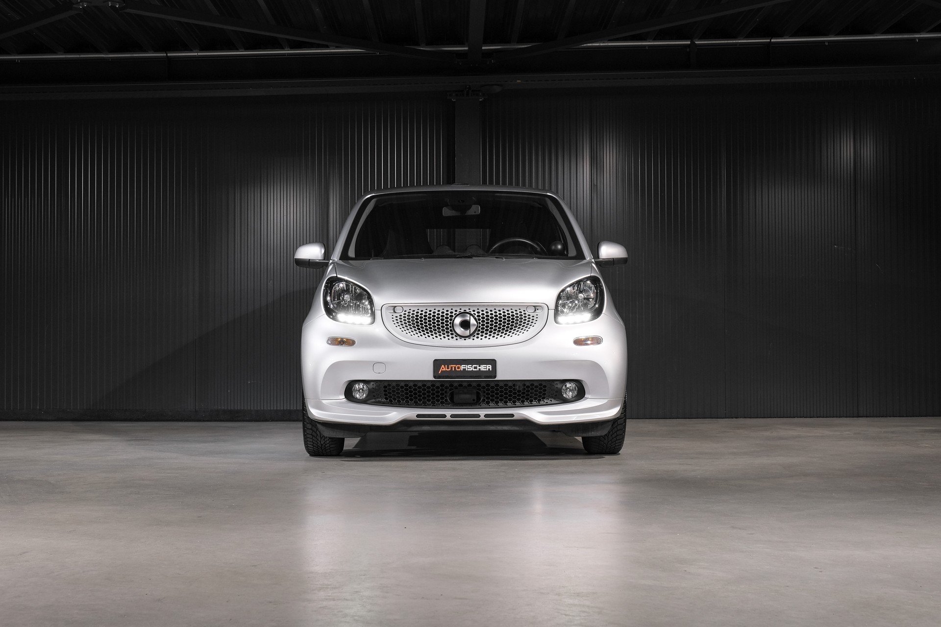 SMART Fortwo Urbanshadow Edition-showroom-element-2