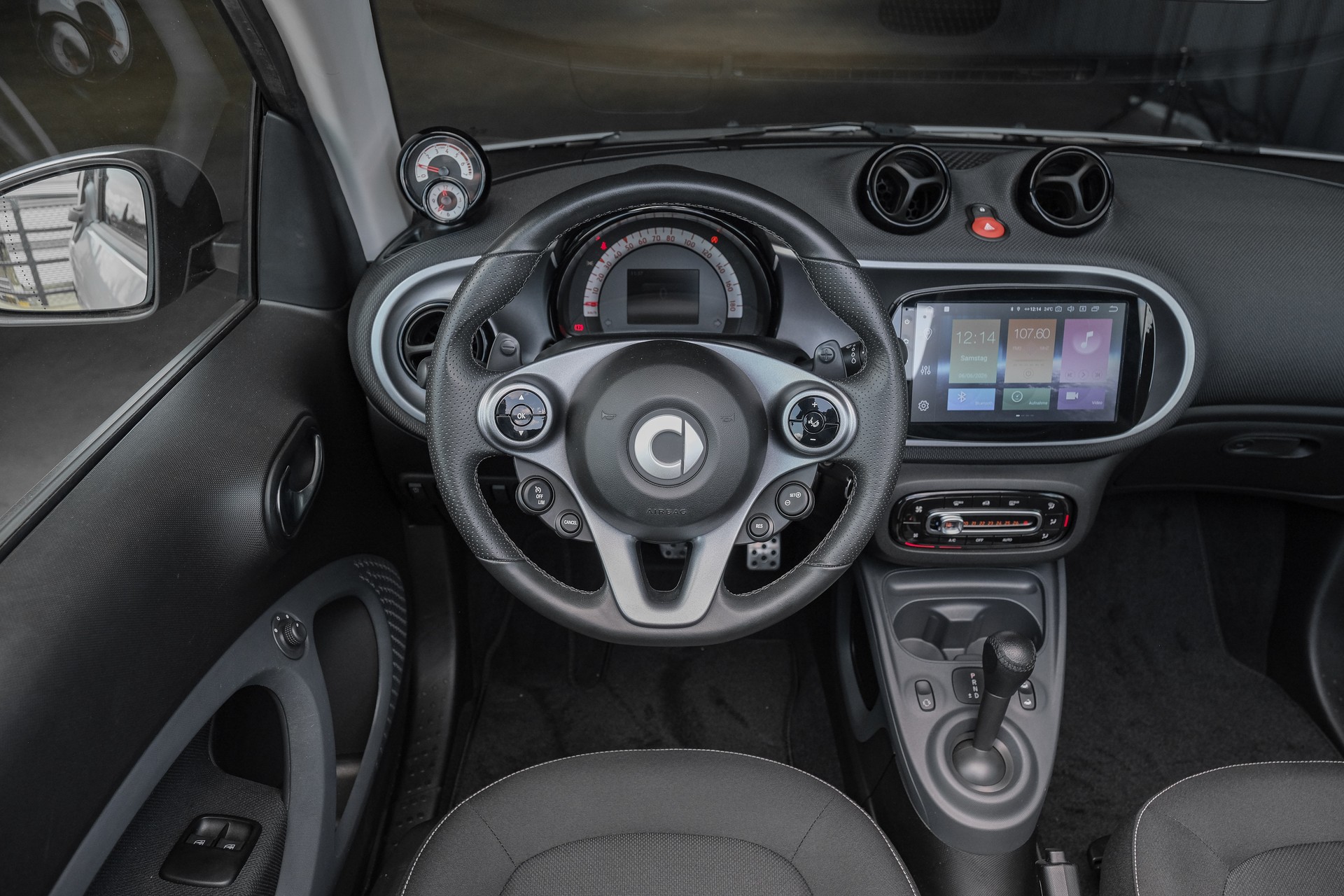SMART Fortwo Urbanshadow Edition-image-14