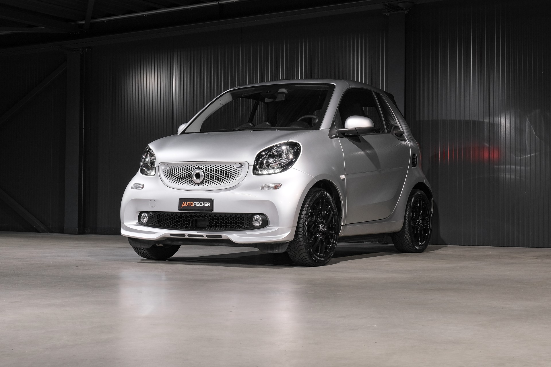 SMART Fortwo Urbanshadow Edition-showroom-element-3