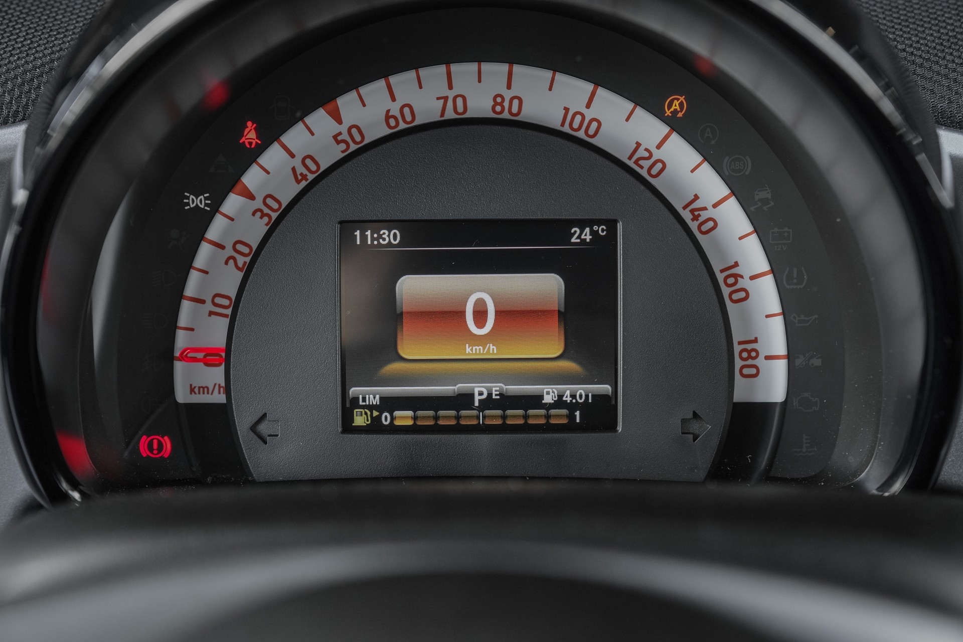 SMART Fortwo Urbanshadow Edition-image-15