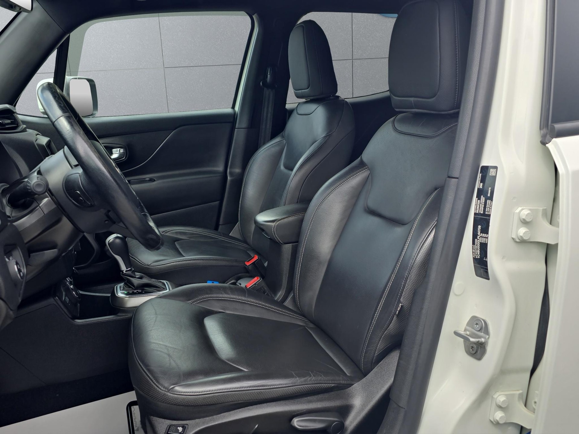 JEEP Renegade 1.3 Turbo S AWD-image-13