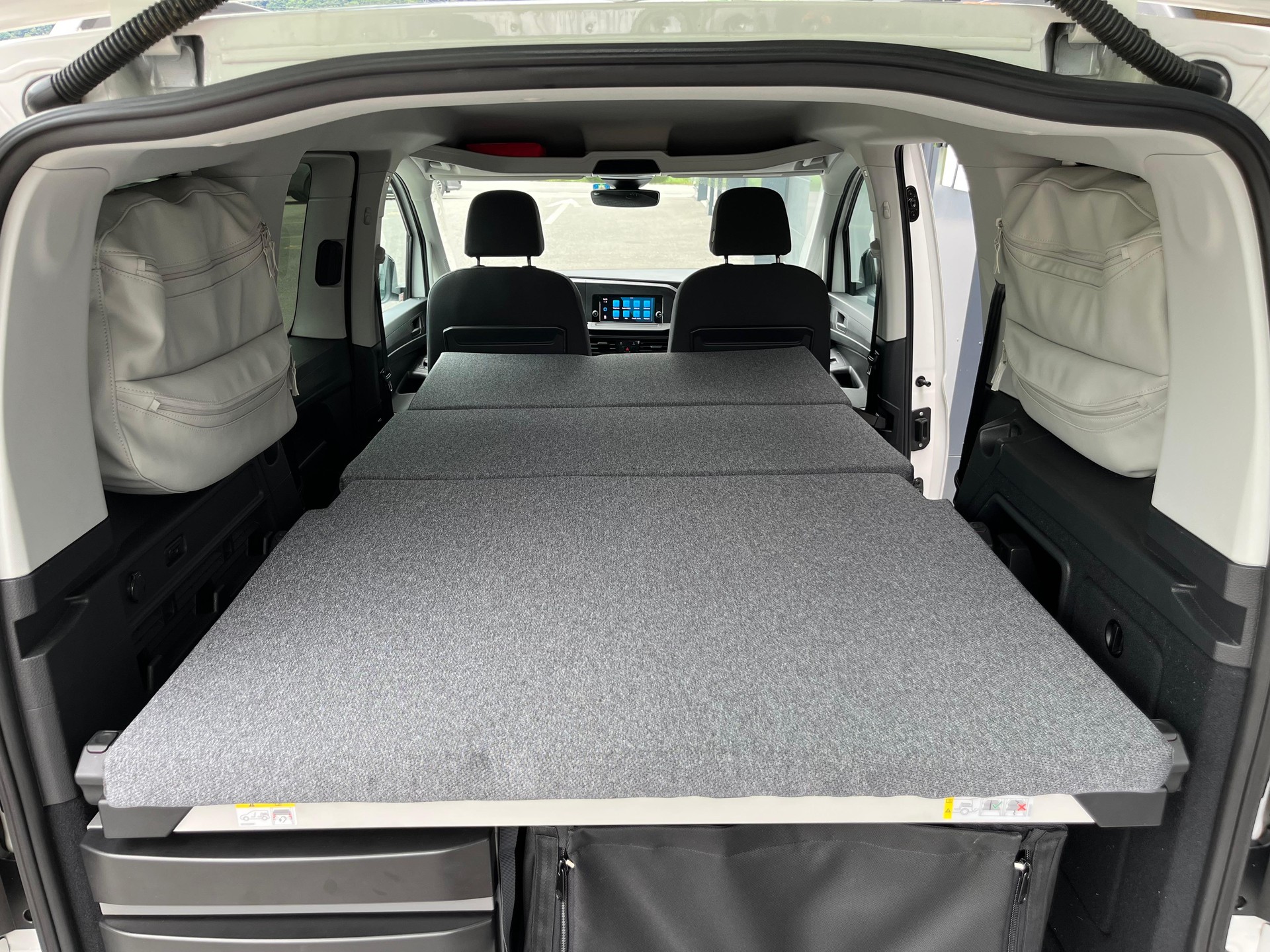 VW Caddy 1.5 TSI California DSG-image-16