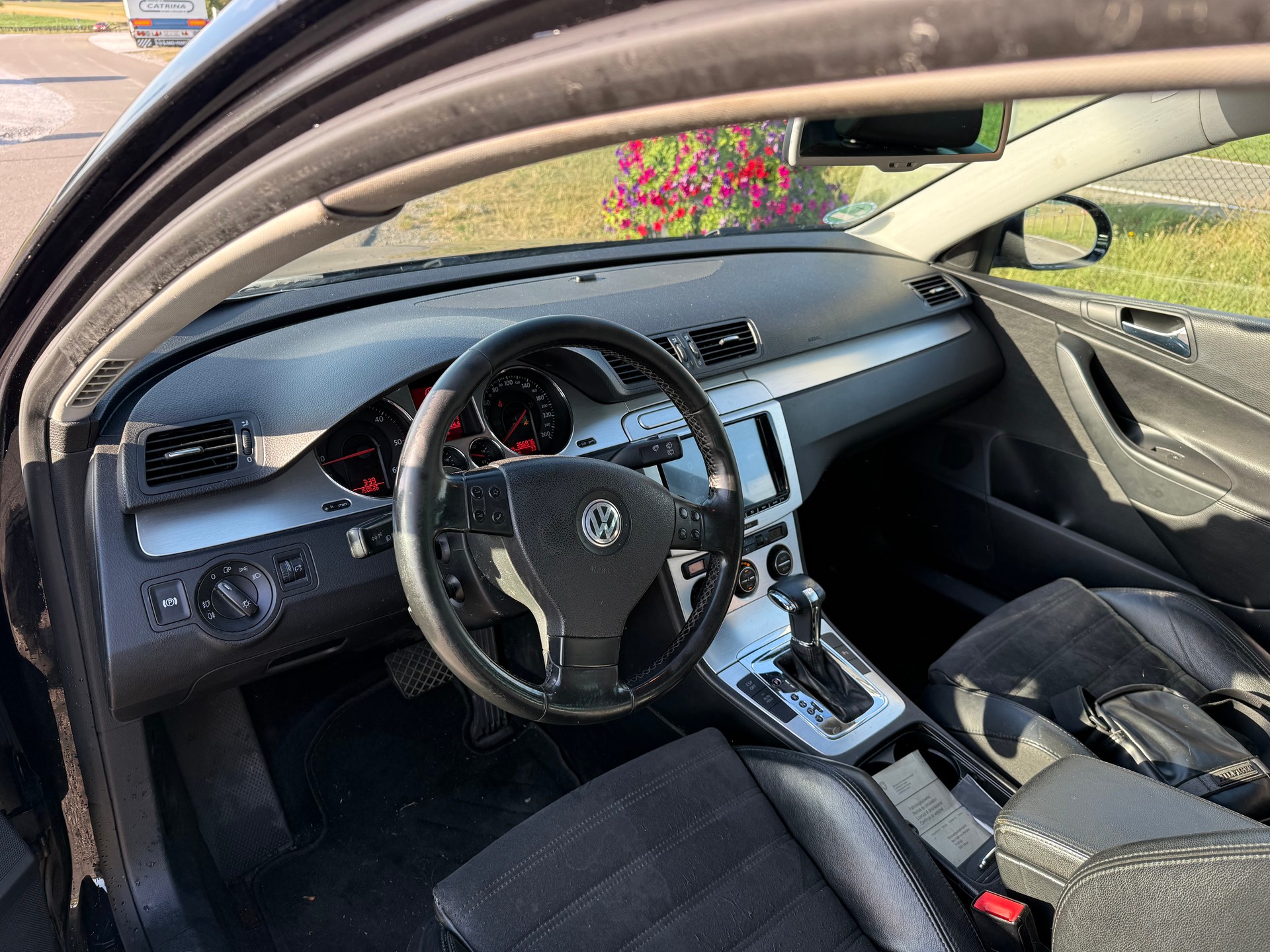 VW Passat Variant 2.0 TDI DSG AUTOMATIC-image-4