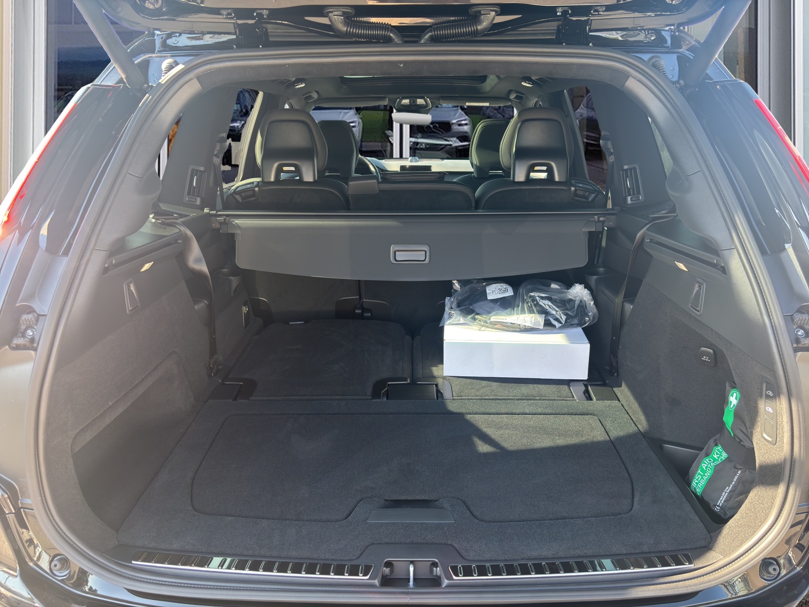 VOLVO XC90 2.0 T8 TE Black Edition eAWD-image-6