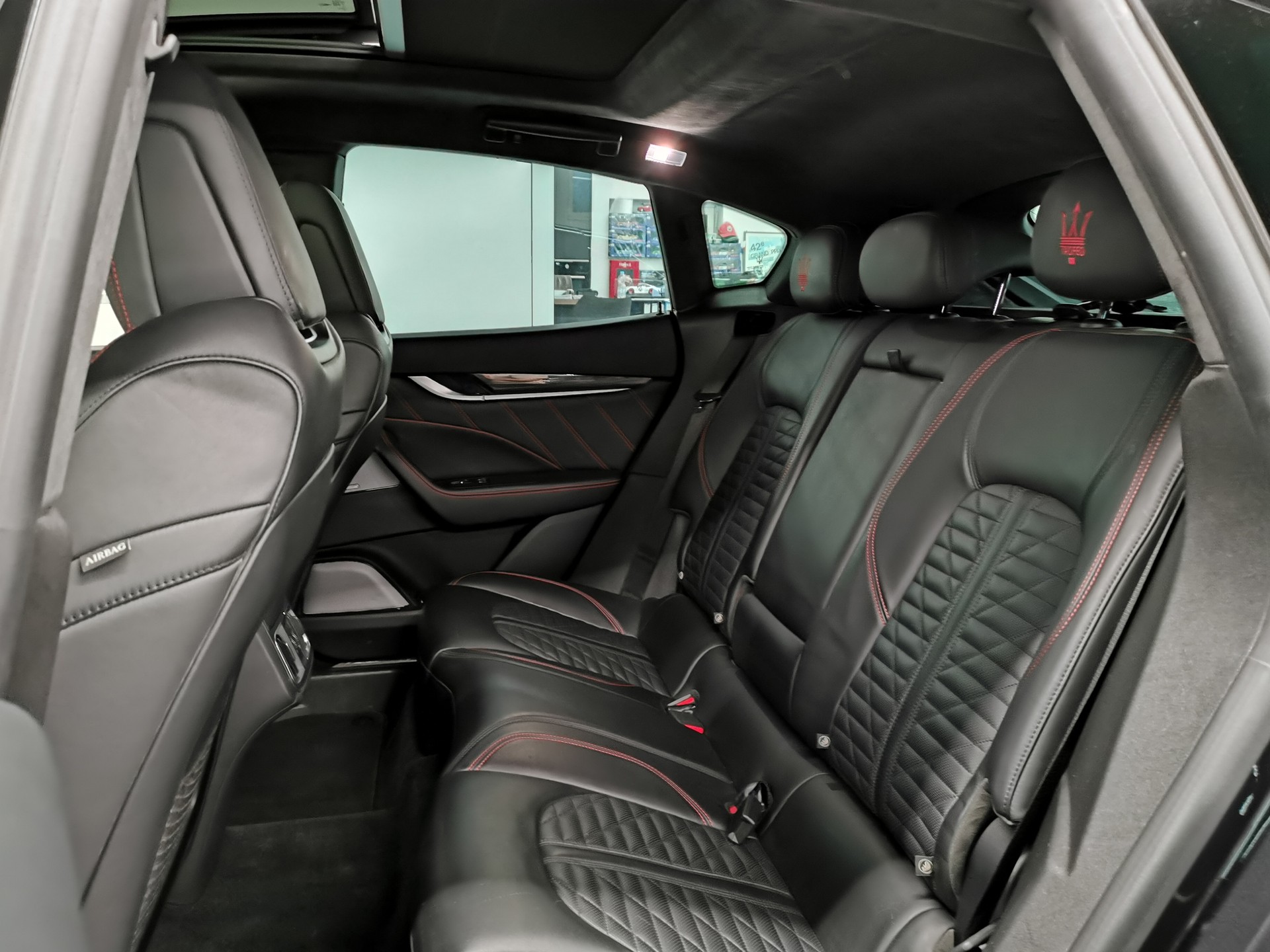 MASERATI Levante 3.8 V8 Trofeo Q4 Automatica FACELIFT NEUES NAVI ETC. CARBON 22" RÄDER 1. HD. CH-AUTO TRAUM PANO-image-11