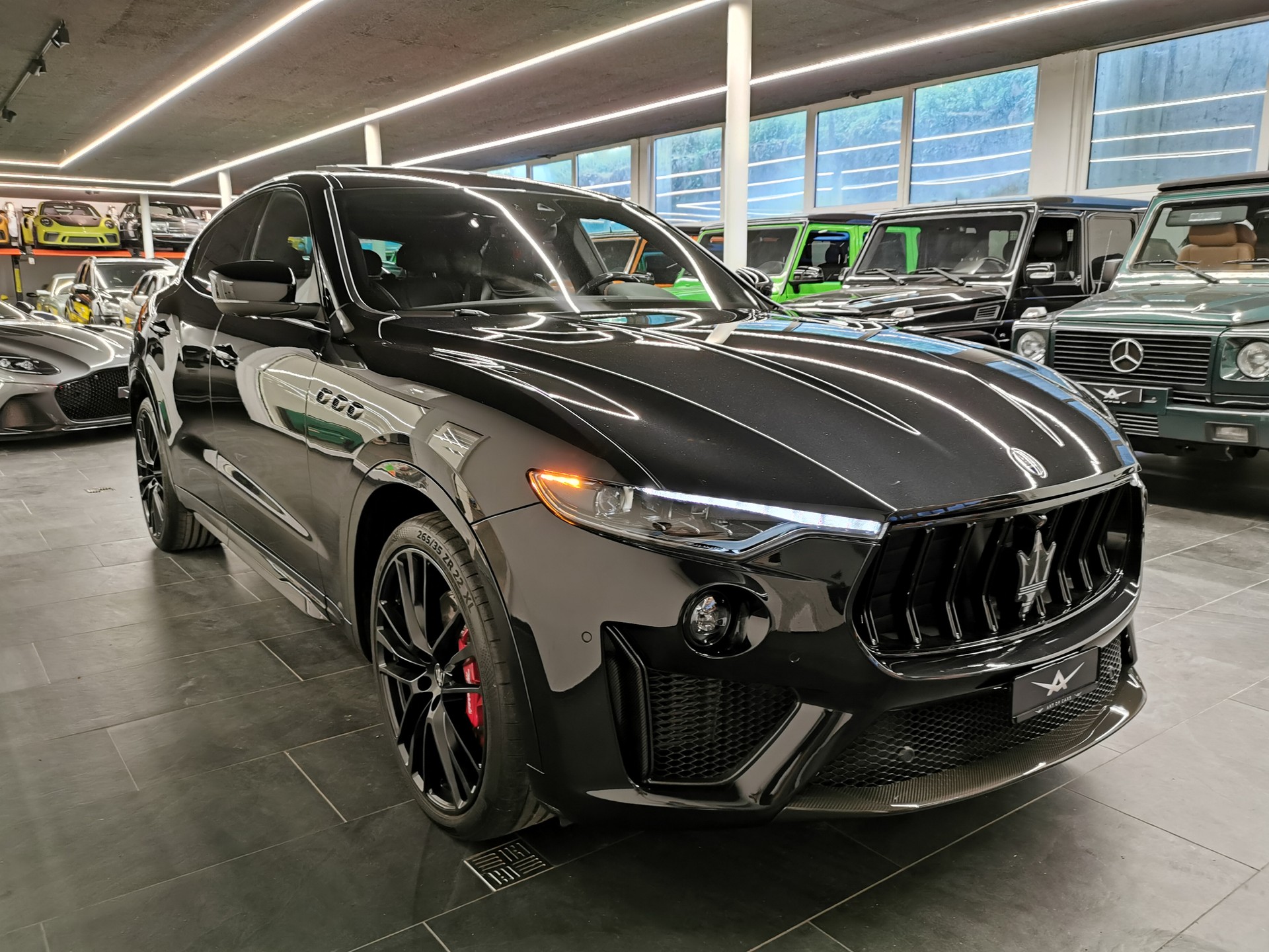 MASERATI Levante 3.8 V8 Trofeo Q4 Automatica FACELIFT NEUES NAVI ETC. CARBON 22" RÄDER 1. HD. CH-AUTO TRAUM PANO