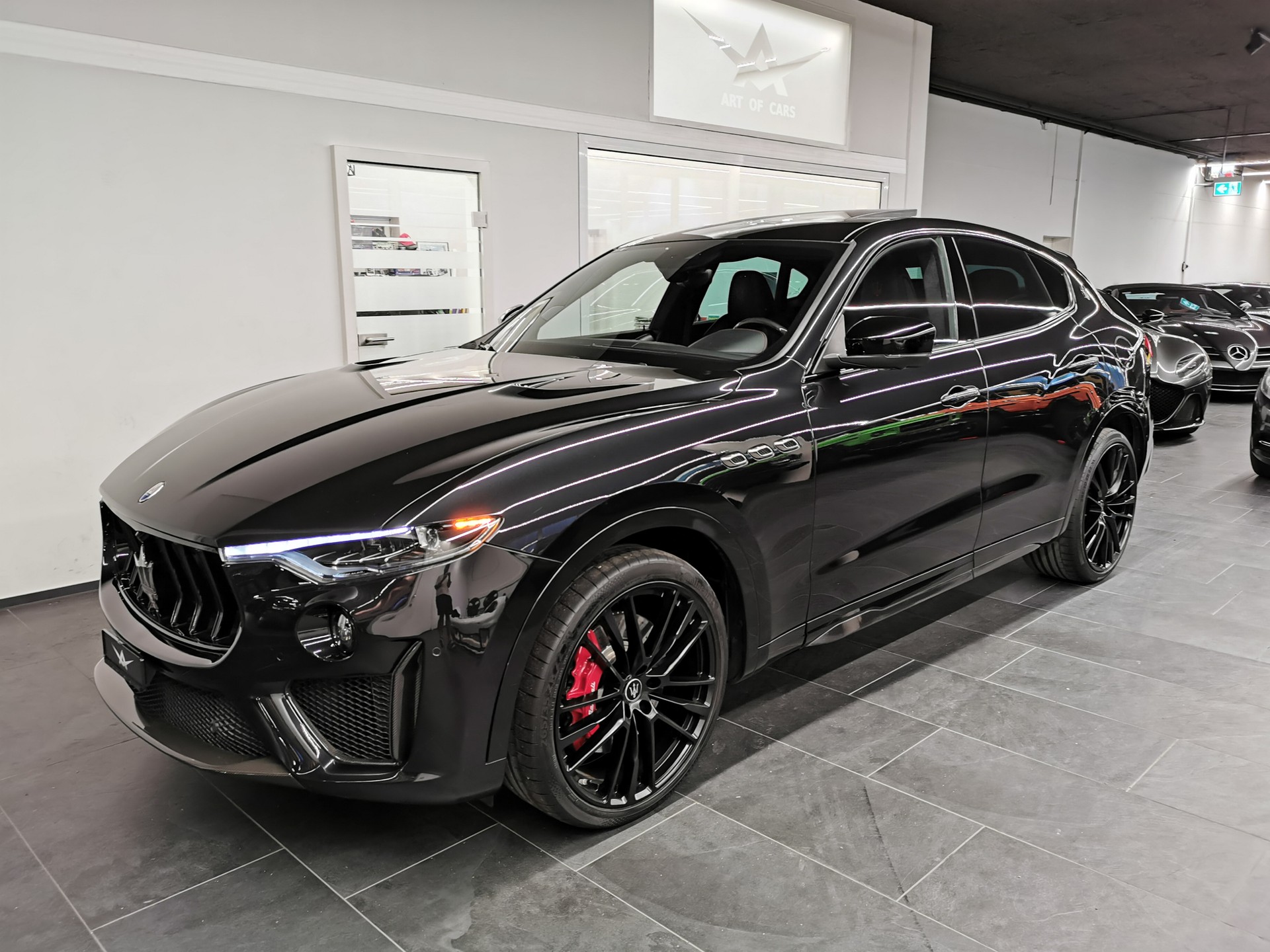 MASERATI Levante 3.8 V8 Trofeo Q4 Automatica FACELIFT NEUES NAVI ETC. CARBON 22" RÄDER 1. HD. CH-AUTO TRAUM PANO-image-2