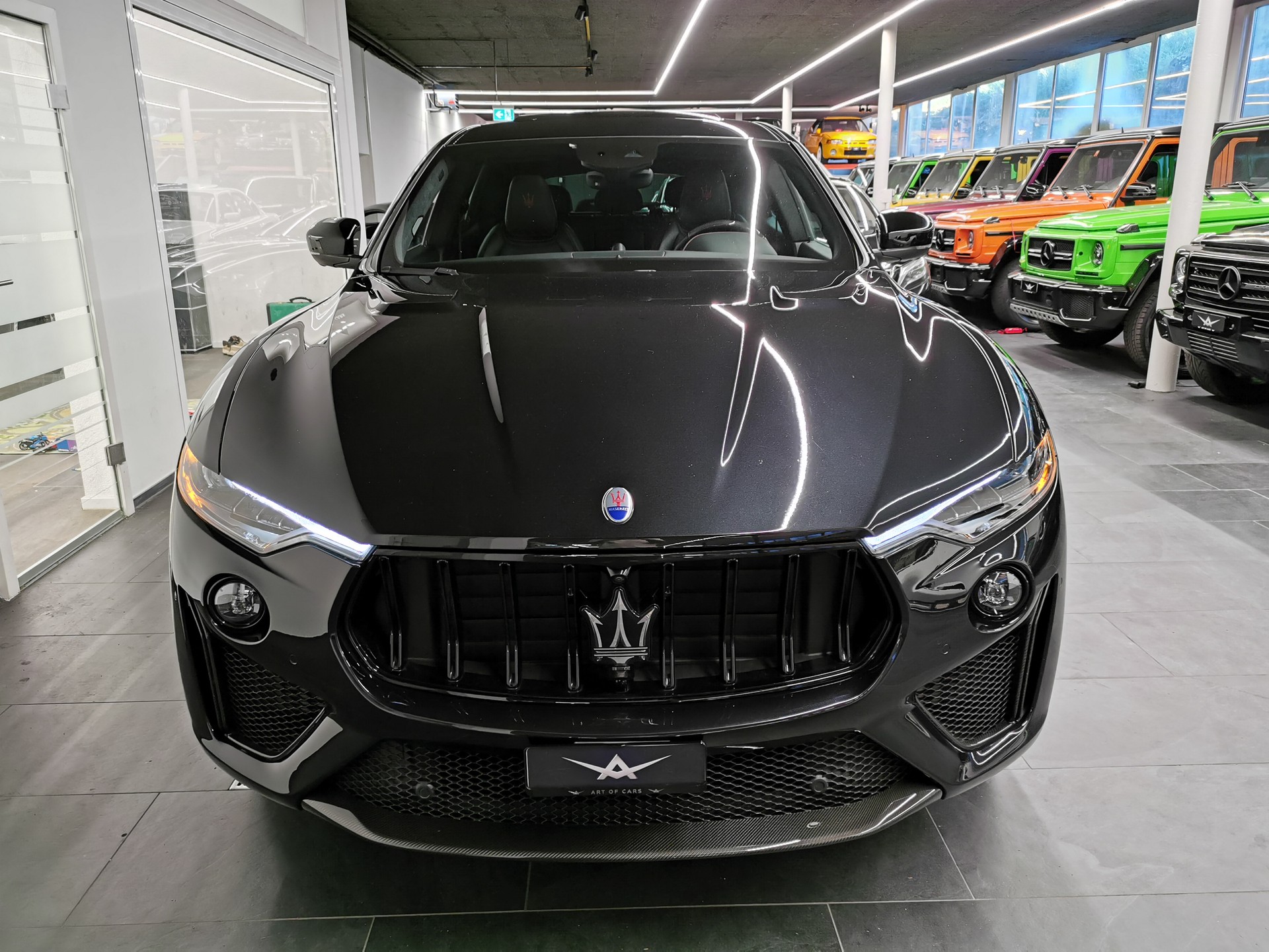 MASERATI Levante 3.8 V8 Trofeo Q4 Automatica FACELIFT NEUES NAVI ETC. CARBON 22" RÄDER 1. HD. CH-AUTO TRAUM PANO-image-1