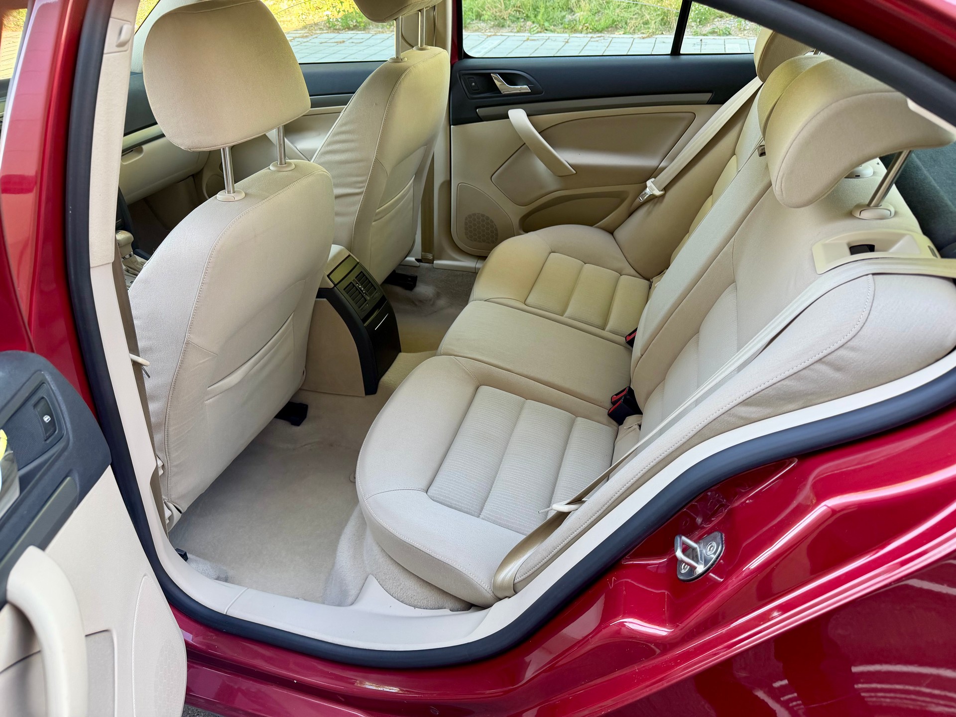 SKODA Octavia 1.6 FSI Elegance-image-7