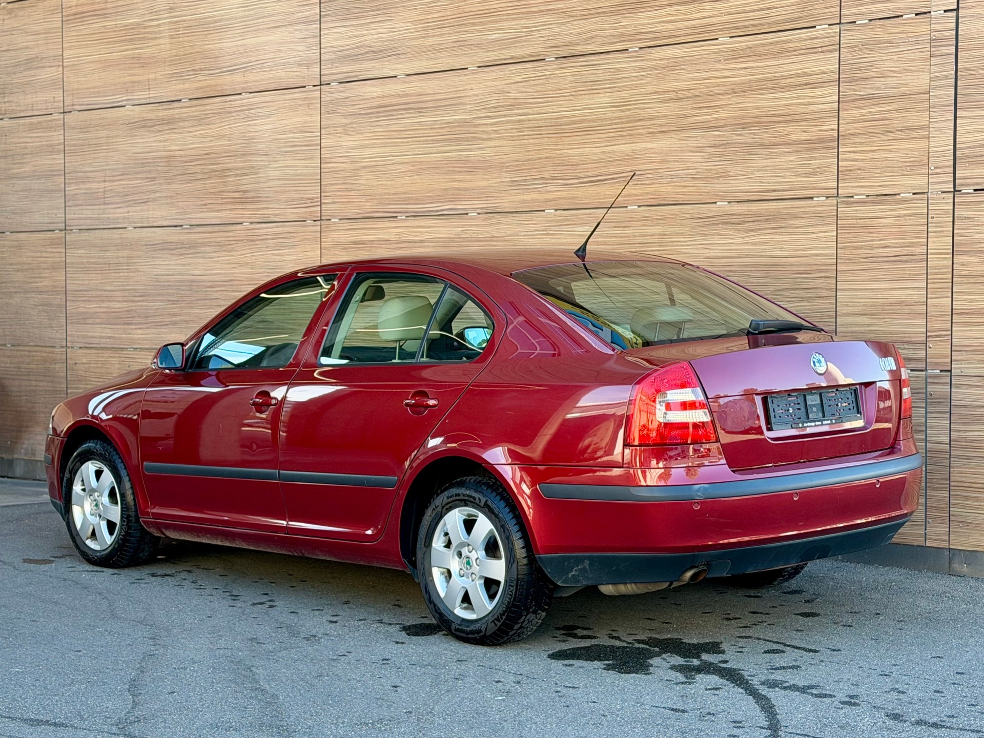 SKODA Octavia 1.6 FSI Elegance-image-4