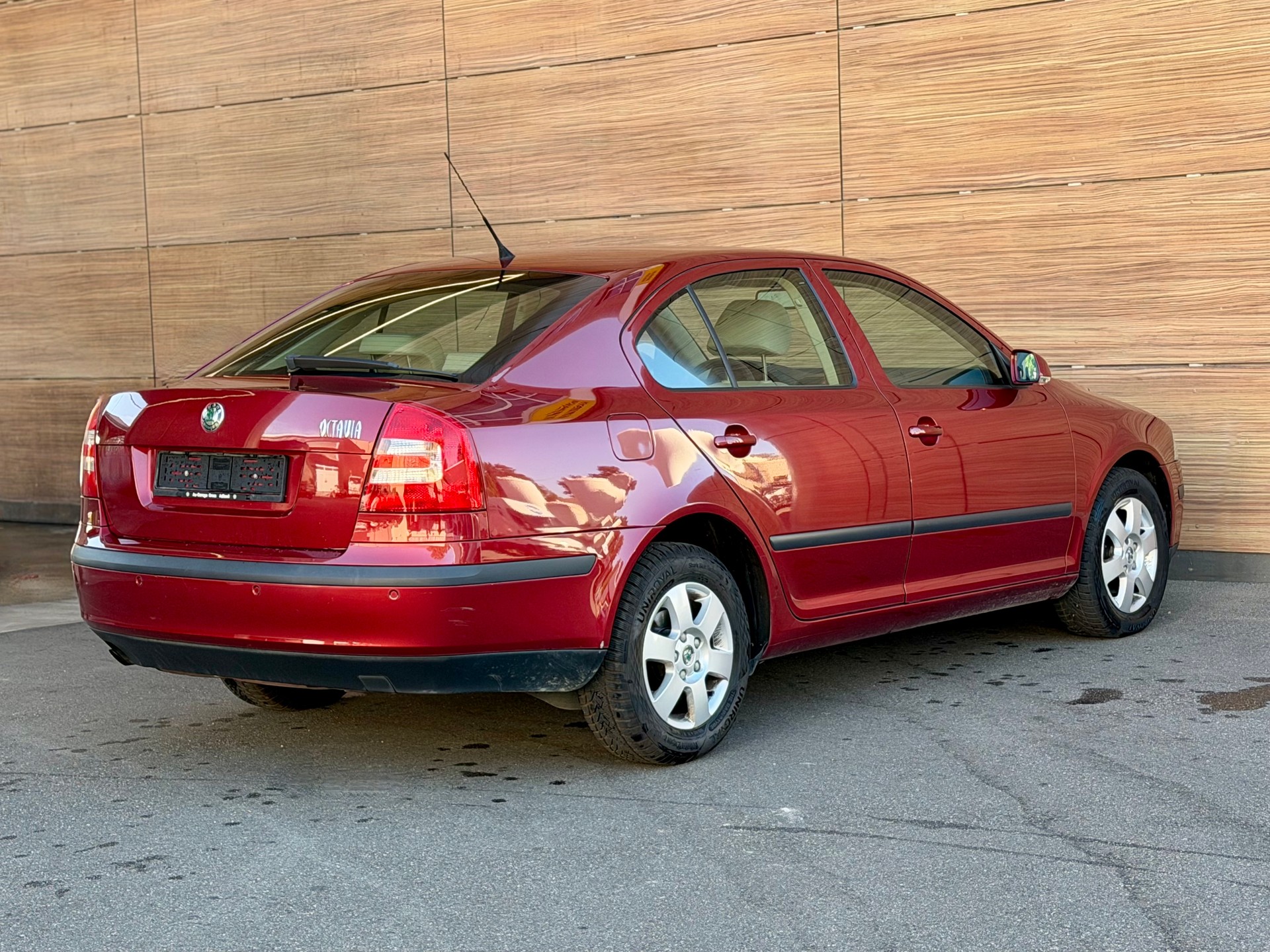 SKODA Octavia 1.6 FSI Elegance-image-5