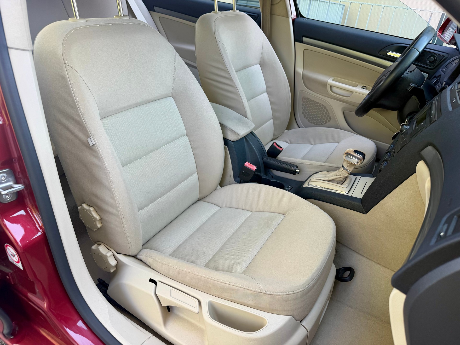 SKODA Octavia 1.6 FSI Elegance-image-10
