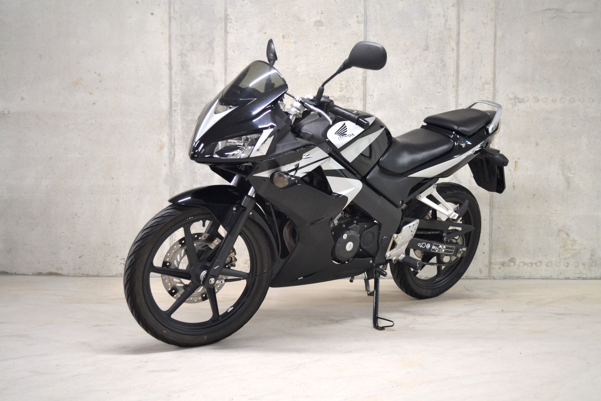HONDA CBR 125 R-image-1