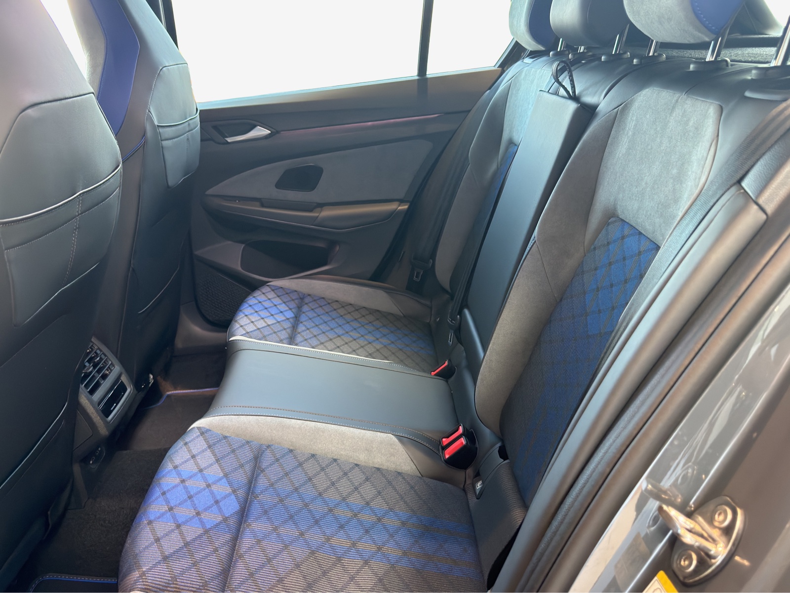 VW Golf 2.0 TSI R DSG 4 Motion-showroom-element-3