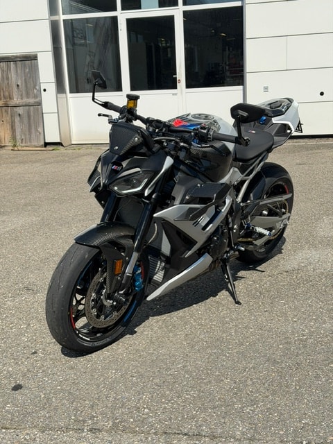 BMW M 1000 R-image-1