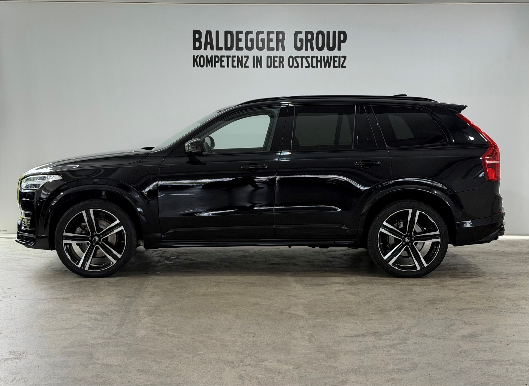 VOLVO XC90 2.0 T8 TE Ultimate Dark 7-showroom-element-1