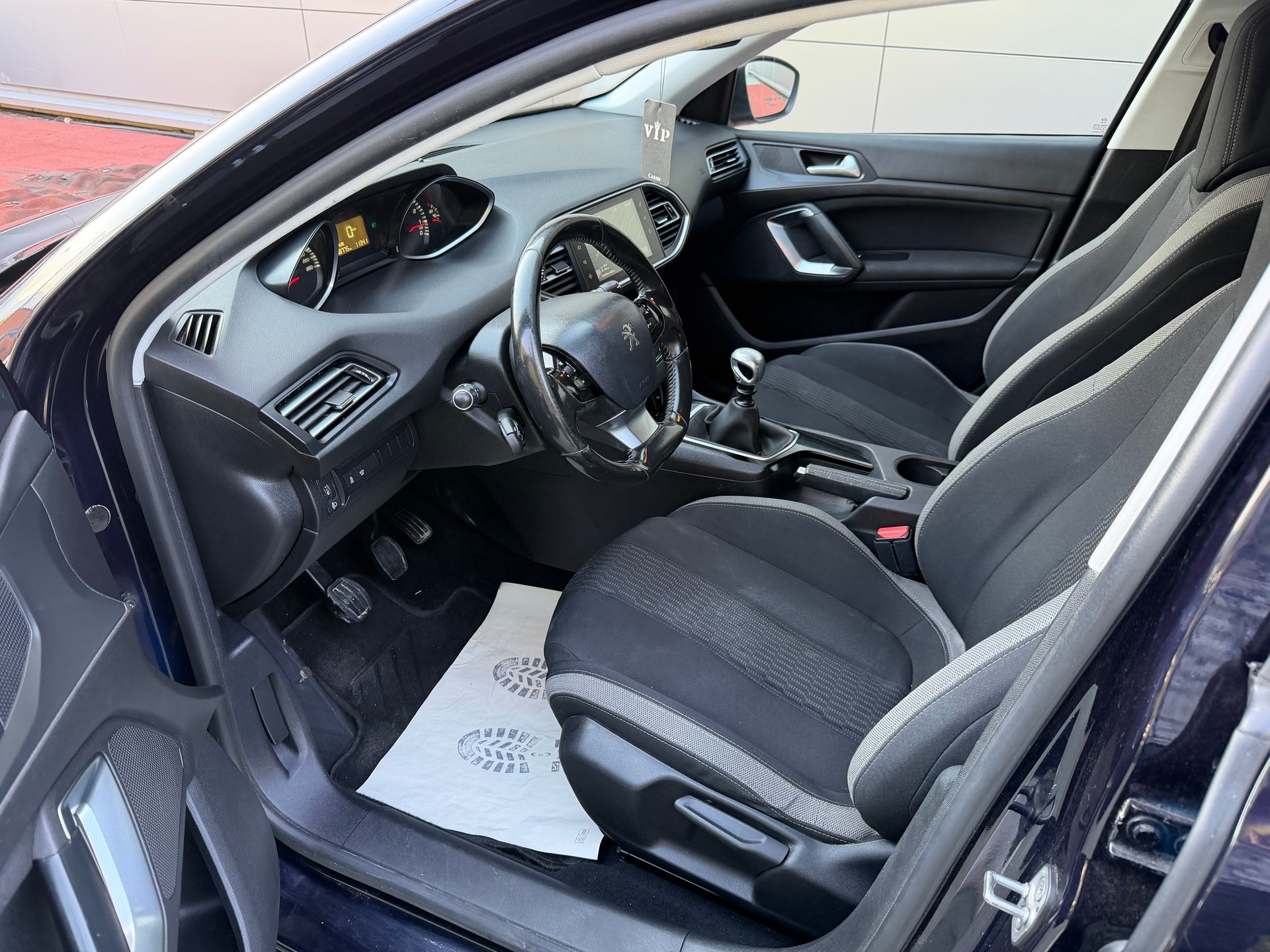 PEUGEOT 308 1.2 THP Style-image-8