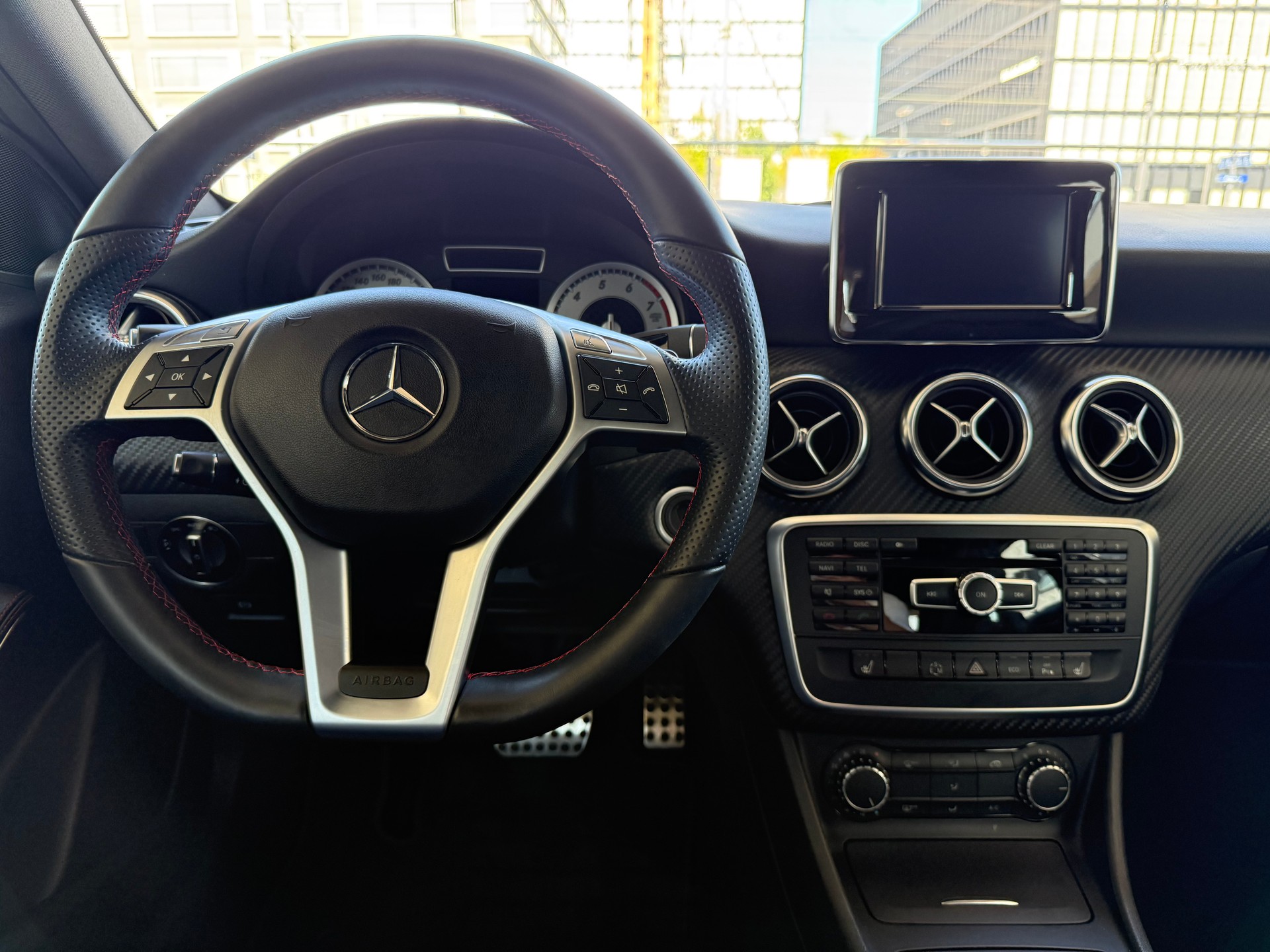 MERCEDES-BENZ A 250 AMG Line 4Matic 7G-DCT-image-9