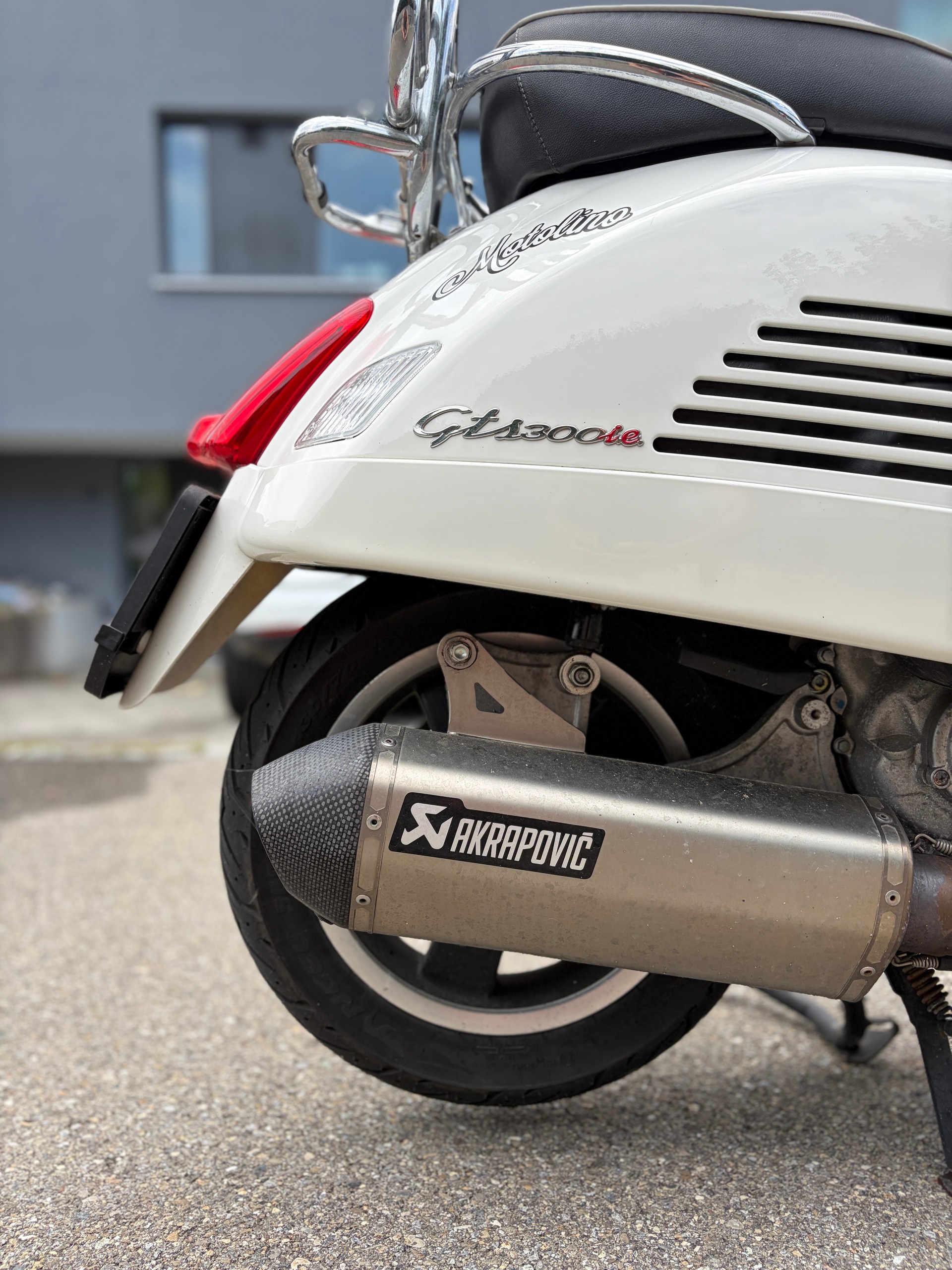 PIAGGIO Vespa GTS Super 300 i.e-image-3