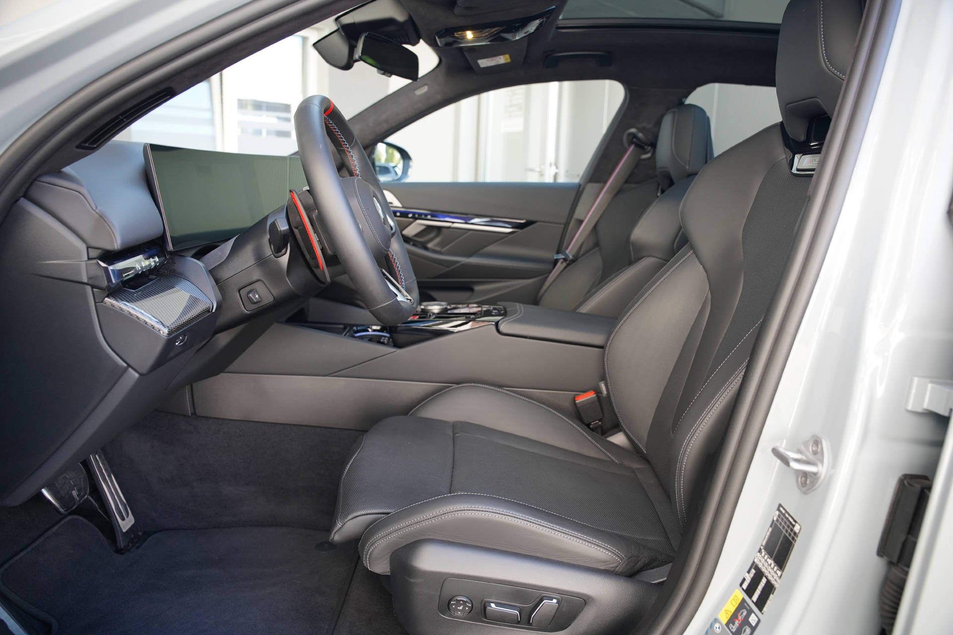 BMW M5 xDrive Touring-image-7