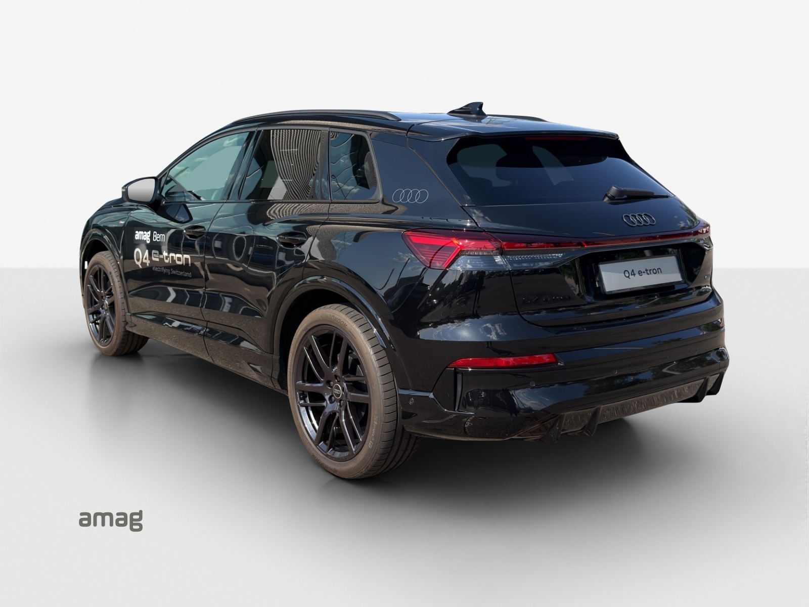 AUDI Q4 e-tron SUV quattro performance-showroom-element-2