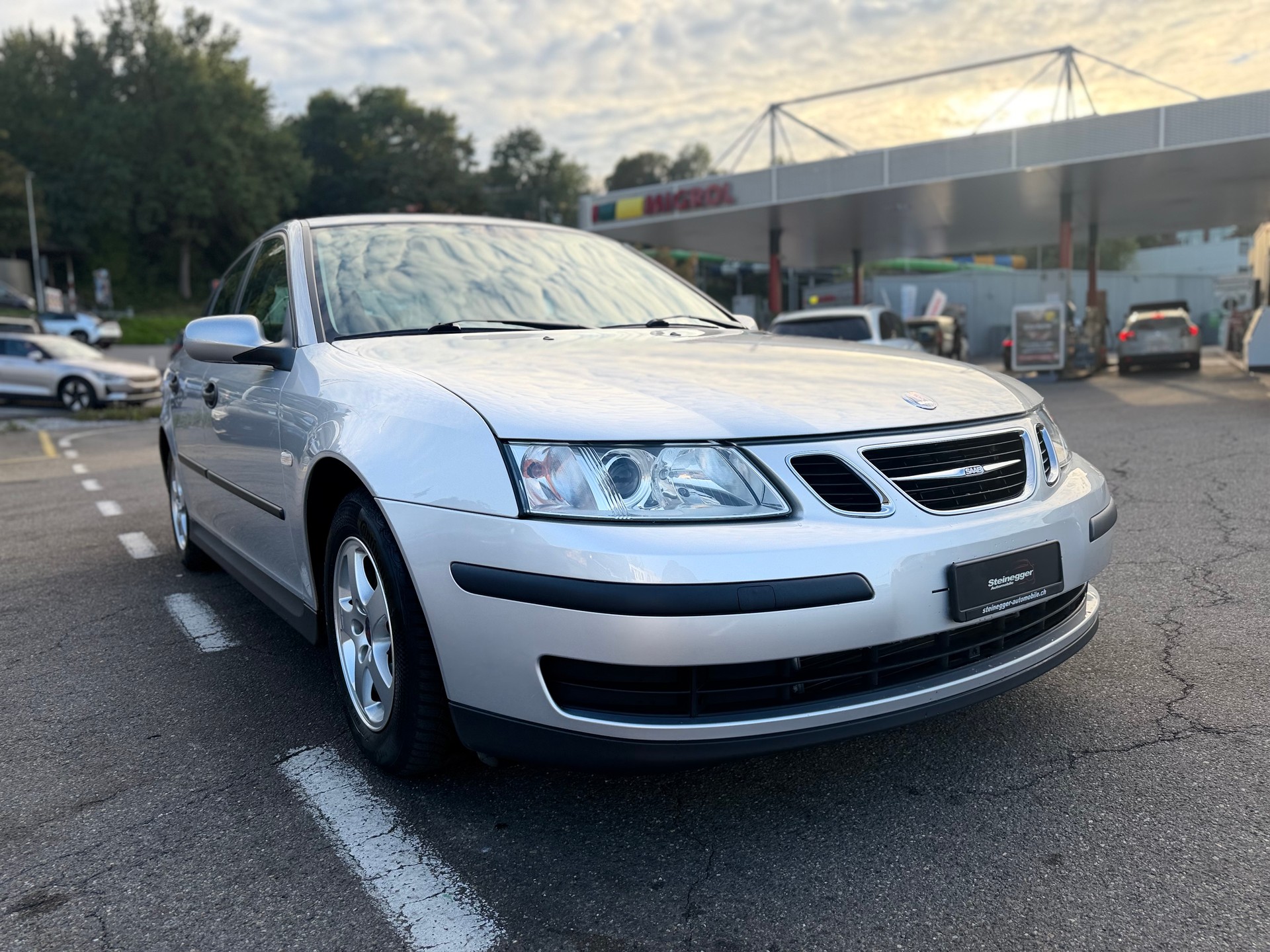 SAAB 9-3 2.0t Linear-showroom-element-1