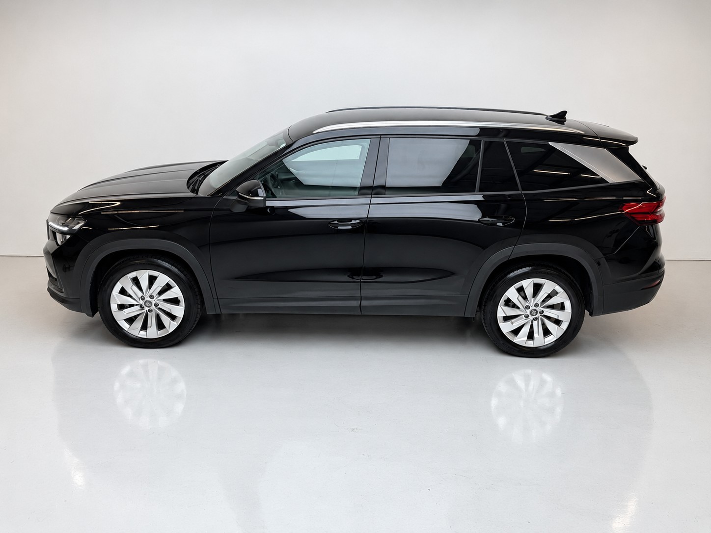 SKODA Kodiaq 2.0 TDI Selection-showroom-element-1