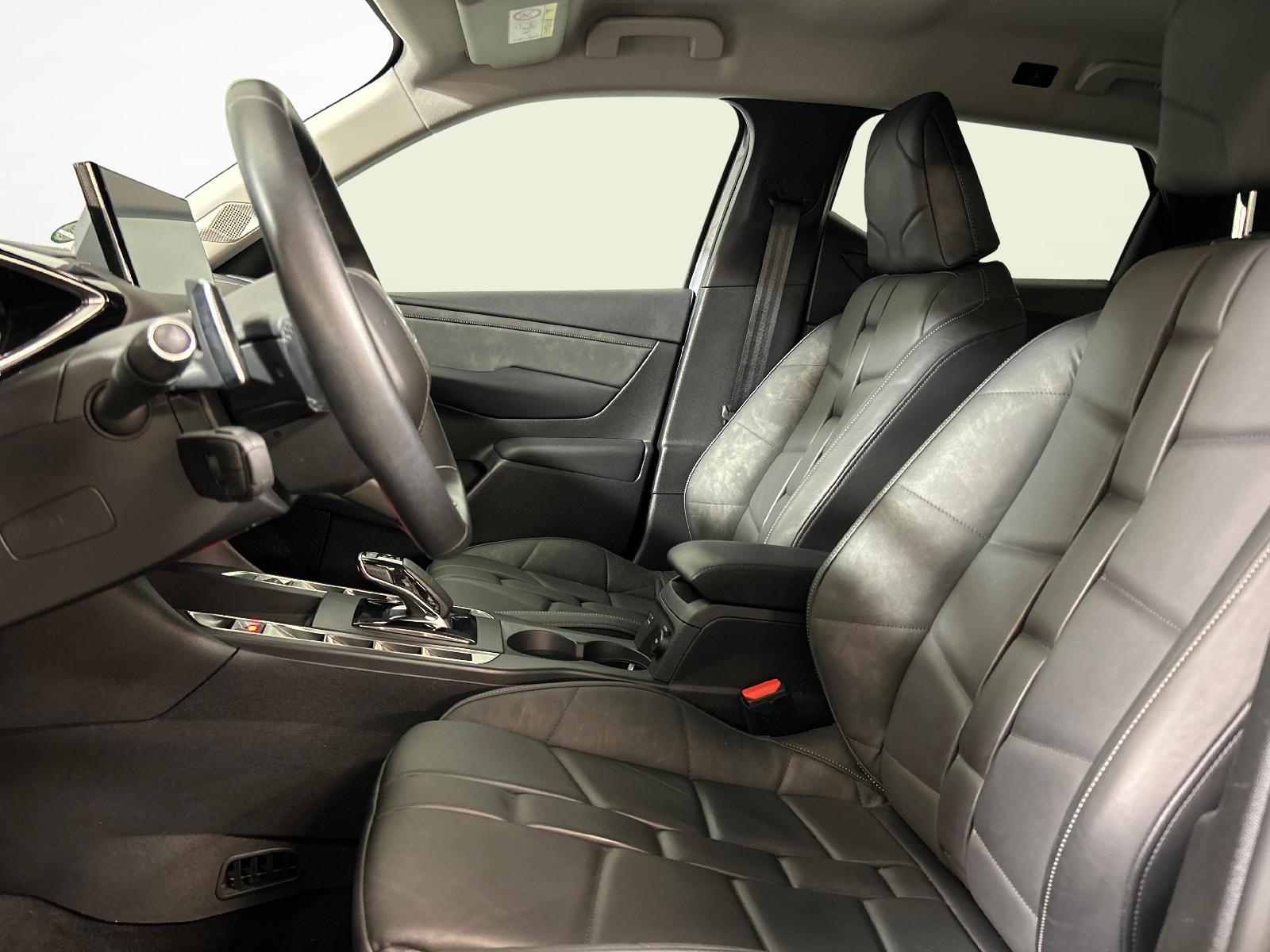DS AUTOMOBILES 3 Crossback E-Tense So Chic-showroom-element-3