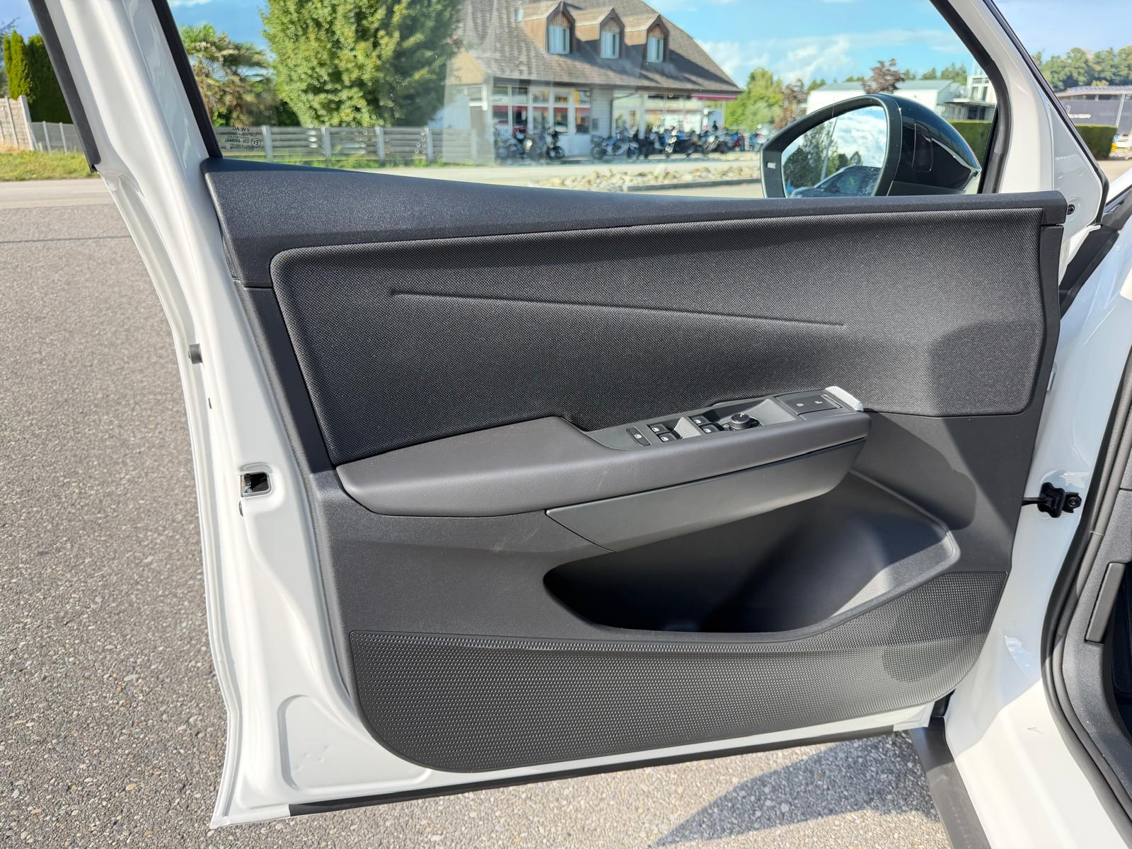 VW ID.Polo 52 kWh Life Edition One-image-10