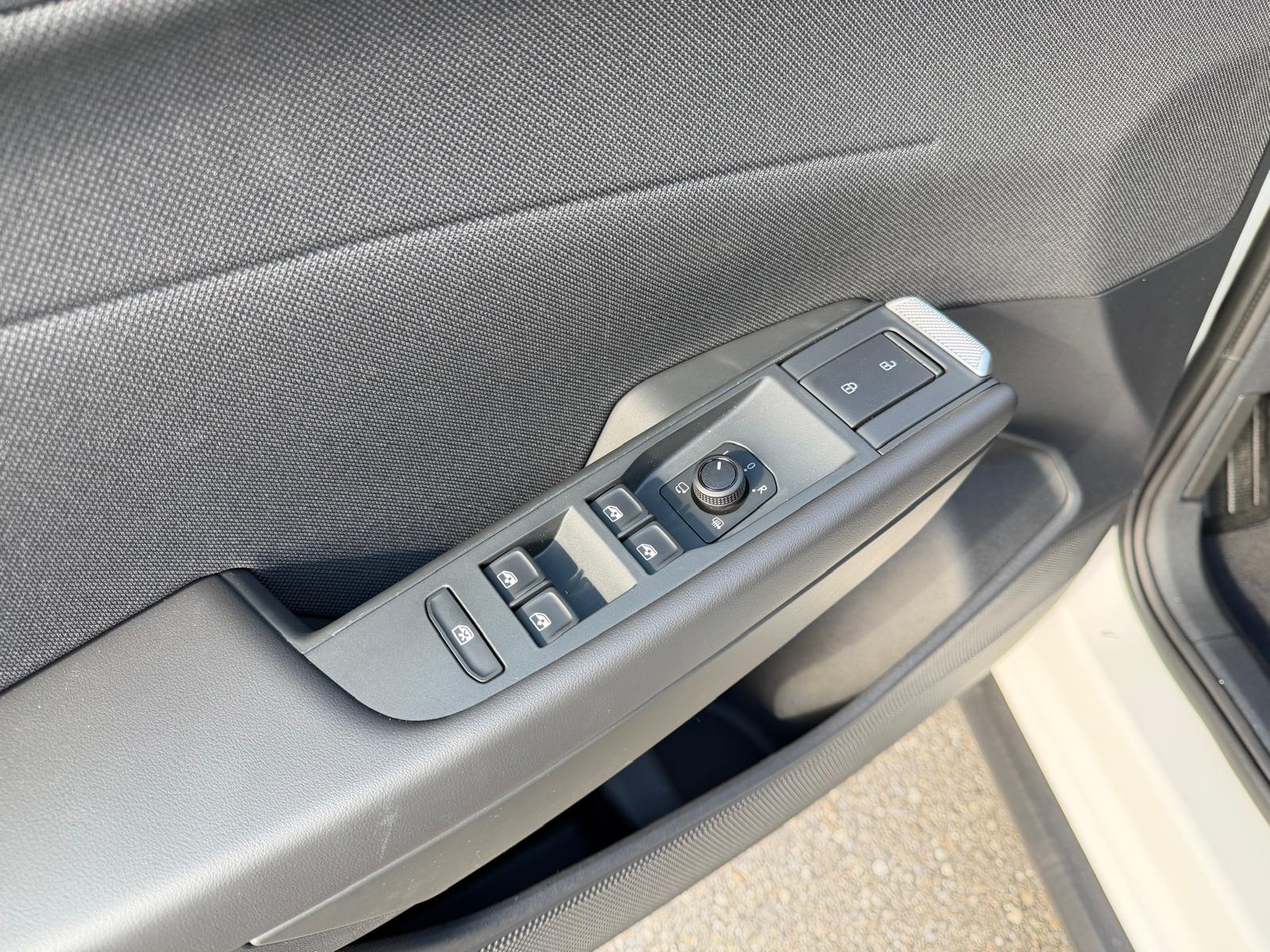 VW ID.Polo 52 kWh Life Edition One-image-11