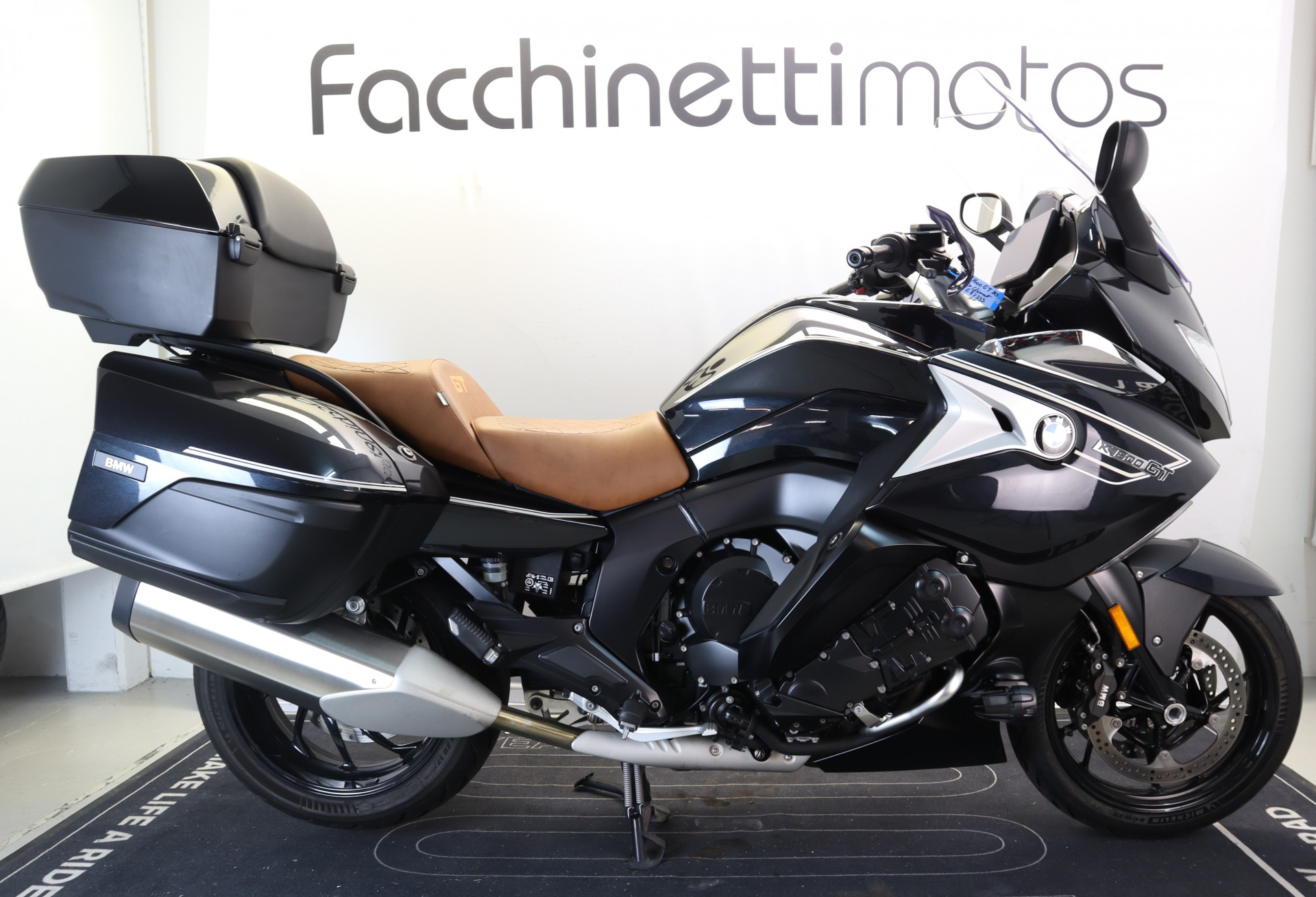 BMW K 1600 GT ** Garantie Constructeur jusqu'en 2028 **-image-0