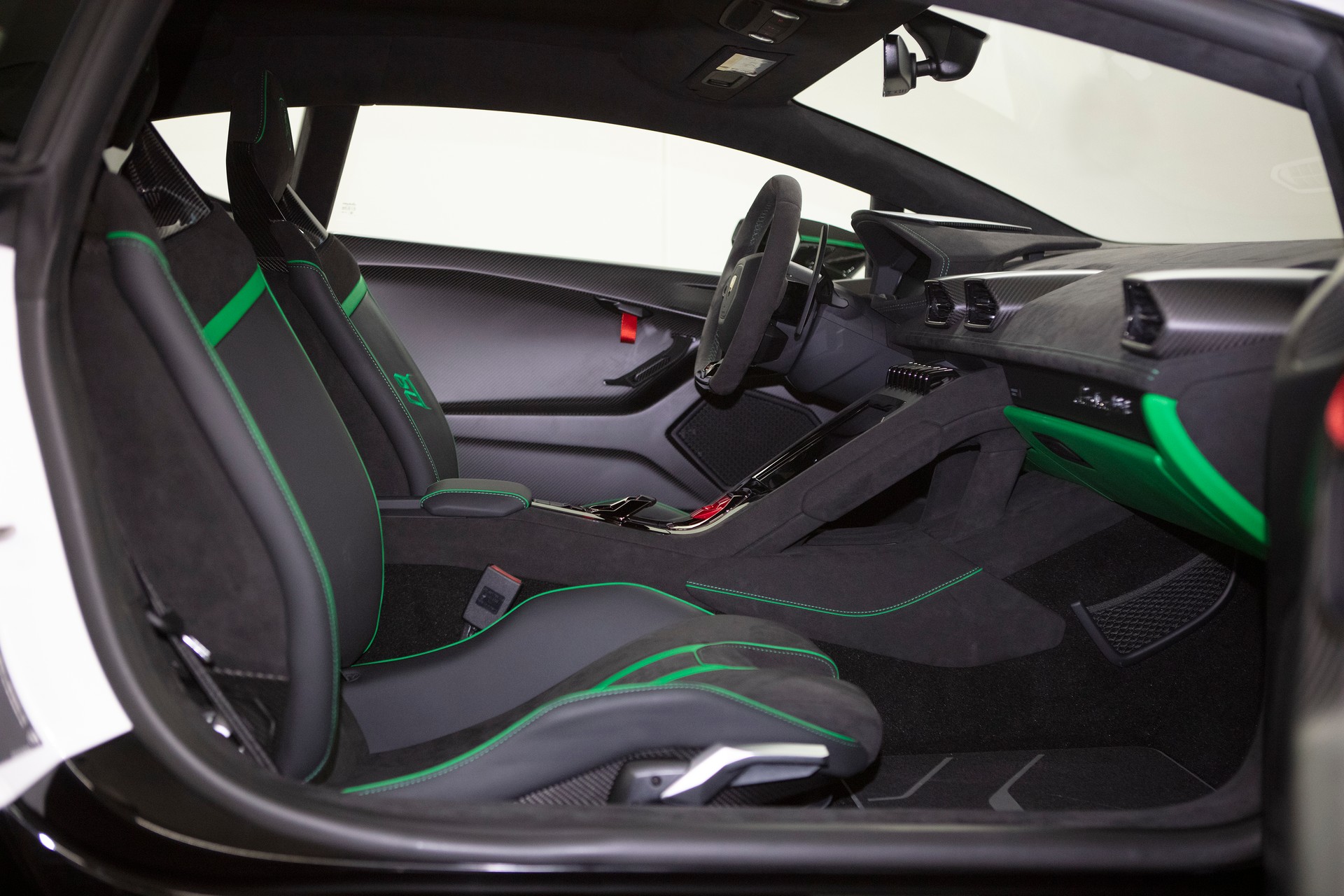 LAMBORGHINI Huracán Tecnica 60th Anniversary Coupé DCT RWD-image-5