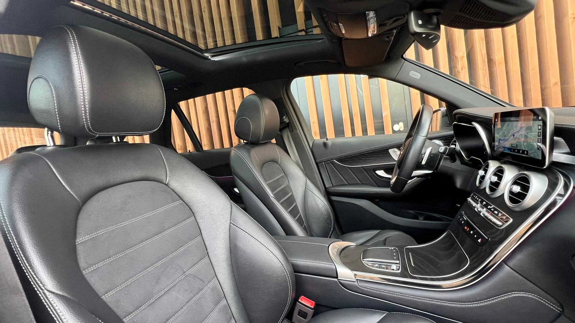 MERCEDES-BENZ GLC 300 d AMG LINE NIGHT 4MATIC 9G-TRONIC l 245 PS-image-26