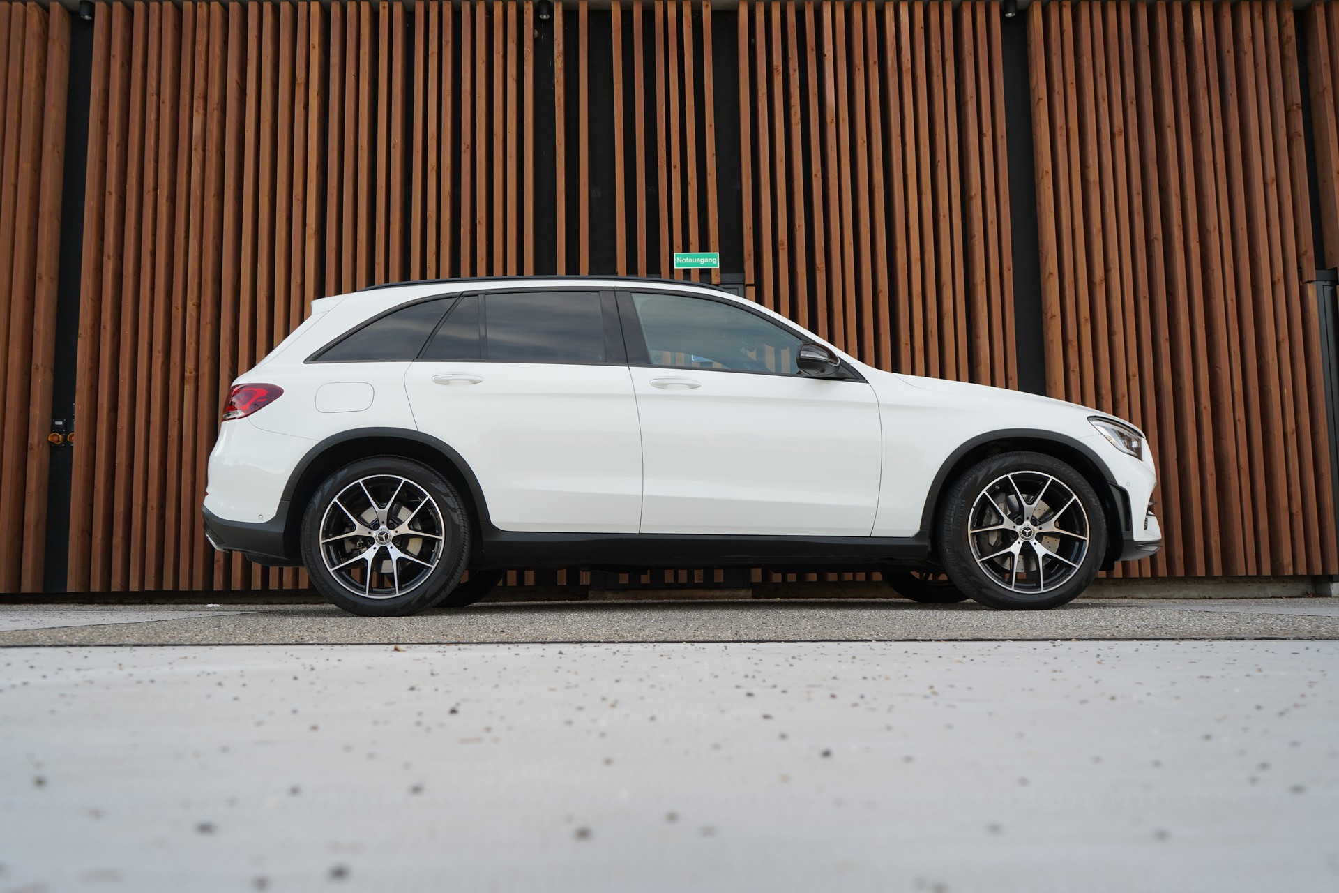 MERCEDES-BENZ GLC 300 d AMG LINE NIGHT 4MATIC 9G-TRONIC l 245 PS