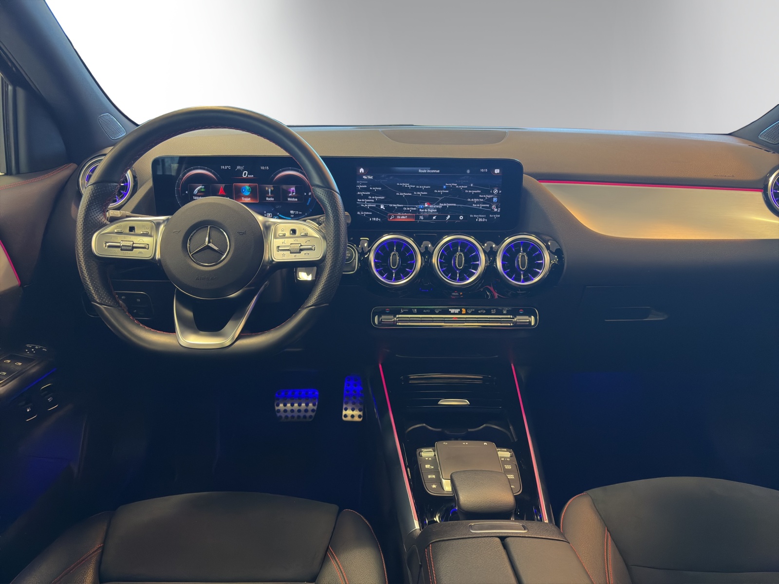MERCEDES-BENZ GLA 250 AMG Line 8G-DCT-image-11