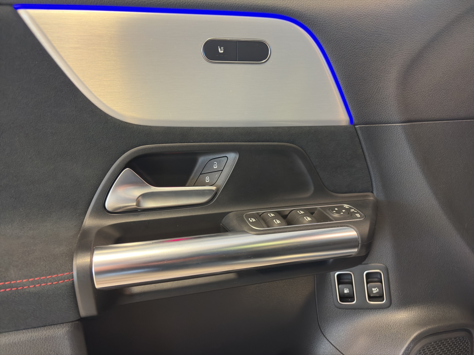 MERCEDES-BENZ GLA 250 AMG Line 8G-DCT-image-7