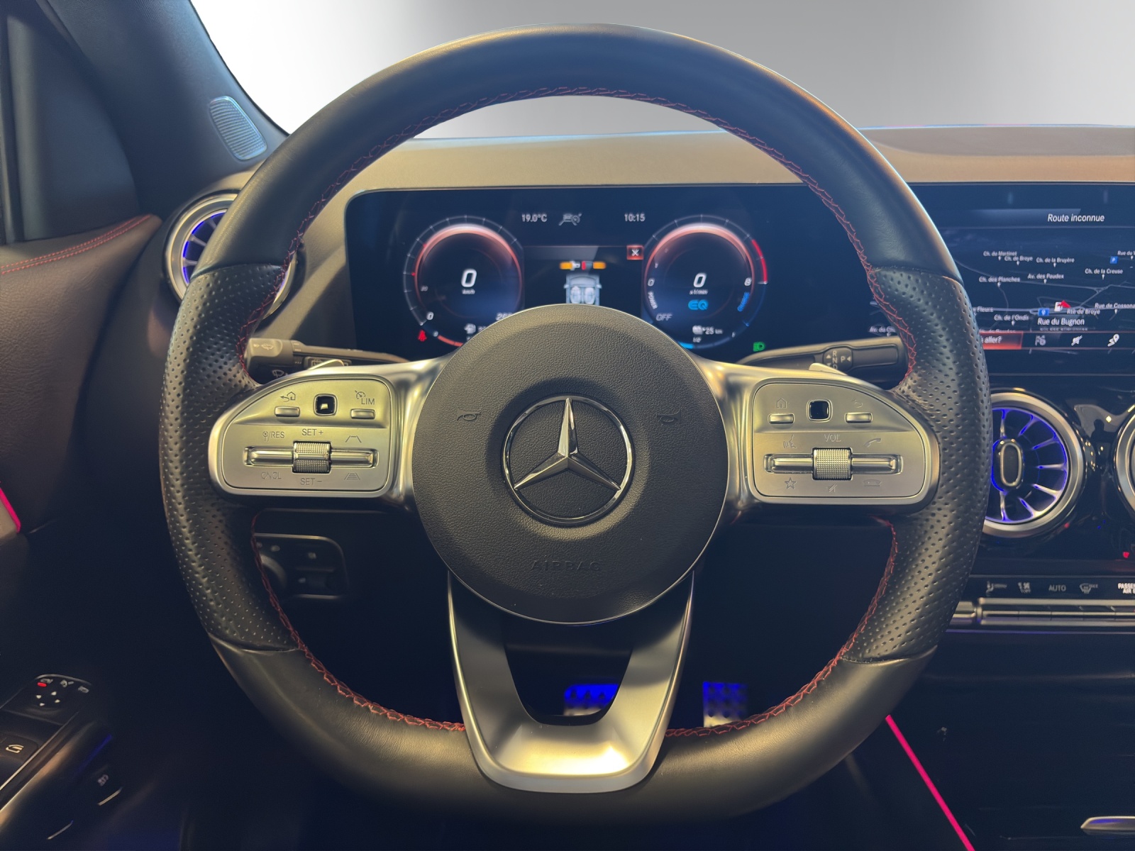 MERCEDES-BENZ GLA 250 AMG Line 8G-DCT-image-13