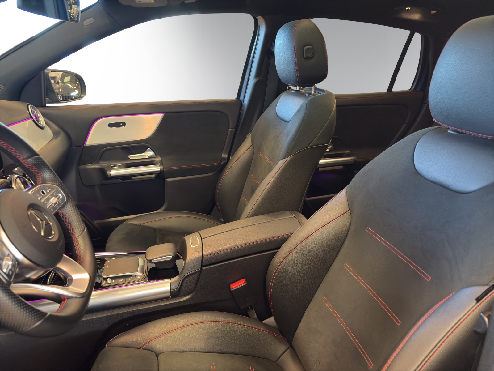 MERCEDES-BENZ GLA 250 AMG Line 8G-DCT-image-8