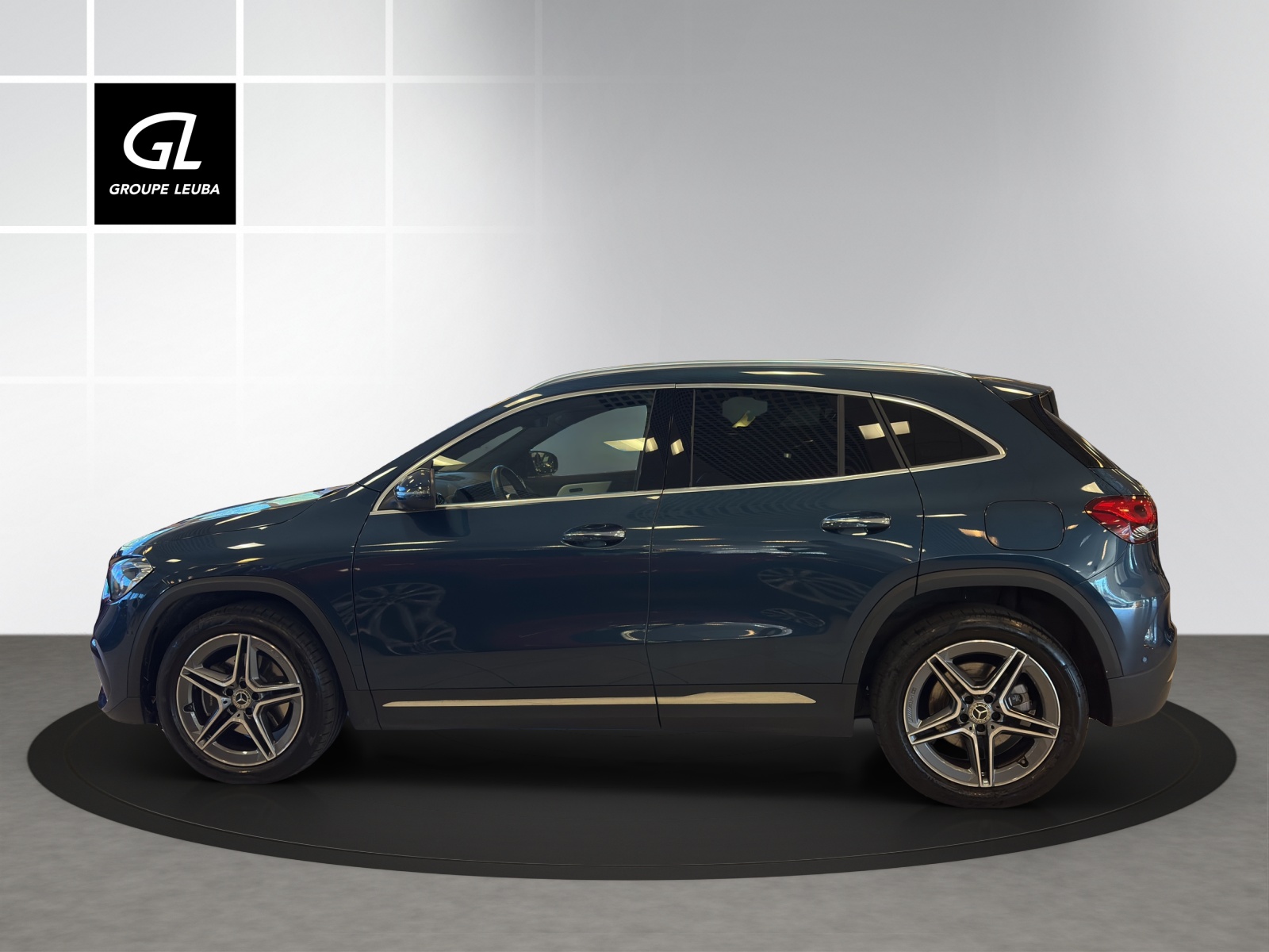 MERCEDES-BENZ GLA 250 AMG Line 8G-DCT-showroom-element-2