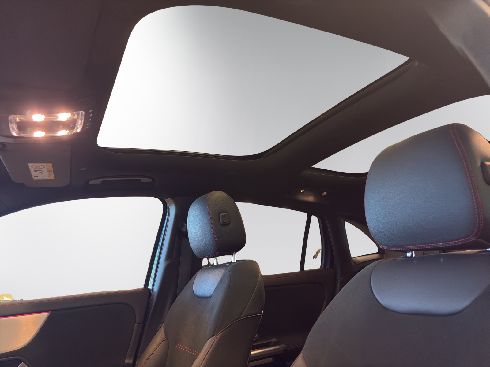 MERCEDES-BENZ GLA 250 AMG Line 8G-DCT-image-9