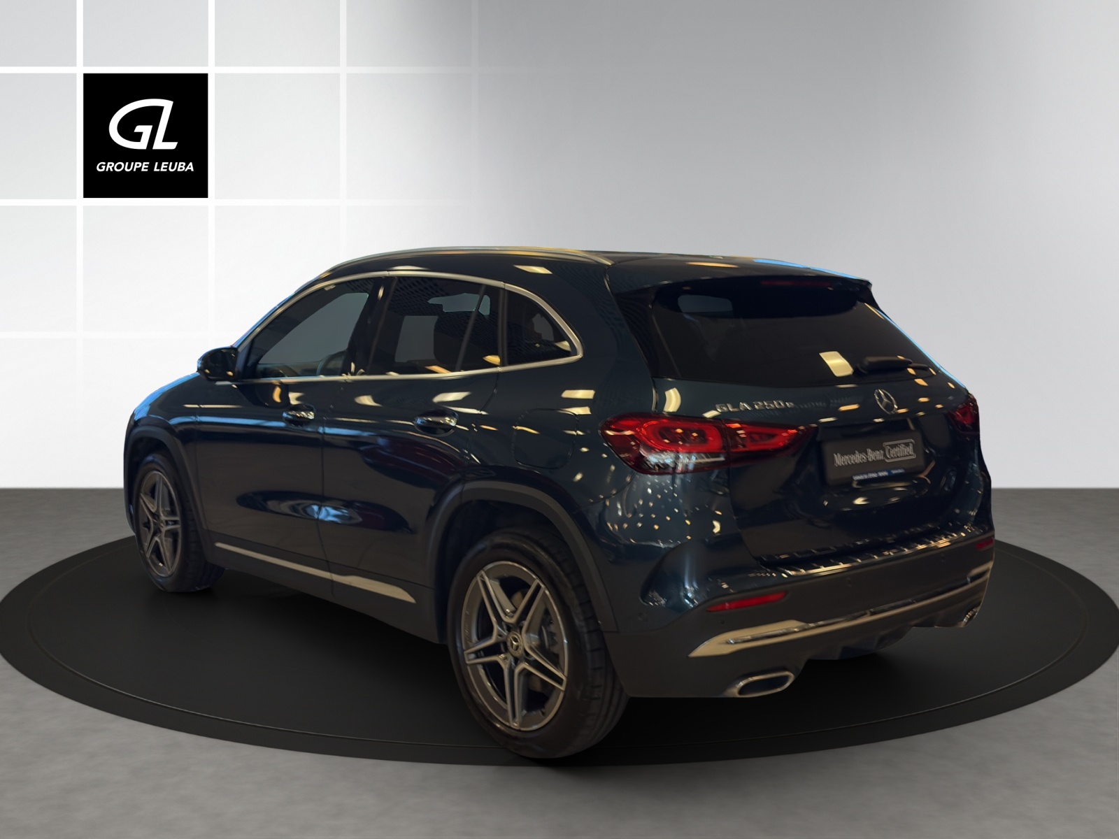MERCEDES-BENZ GLA 250 AMG Line 8G-DCT-showroom-element-3