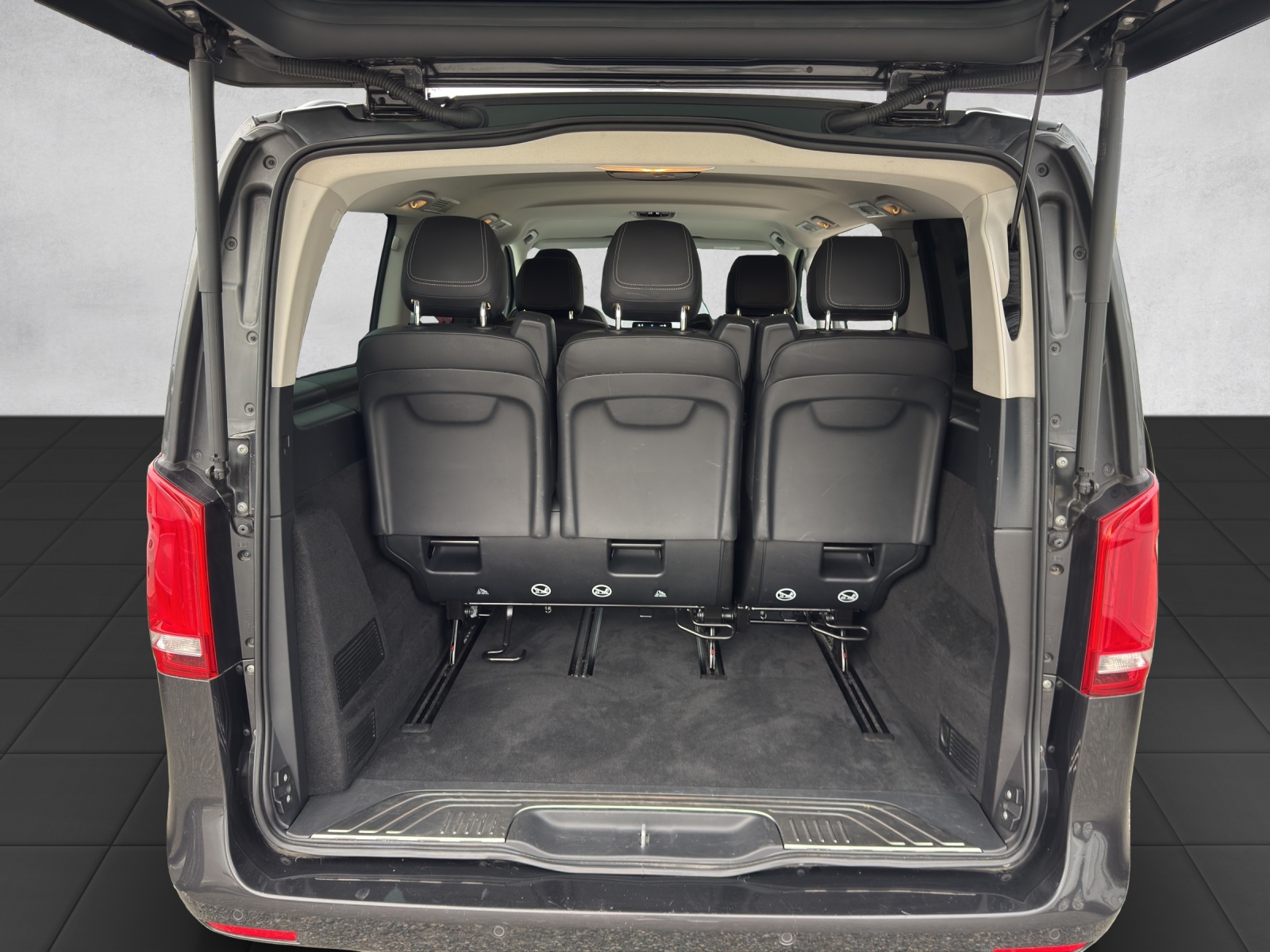MERCEDES-BENZ V 300 d extralang Swiss Edition 4Matic 9G-Tronic-image-17