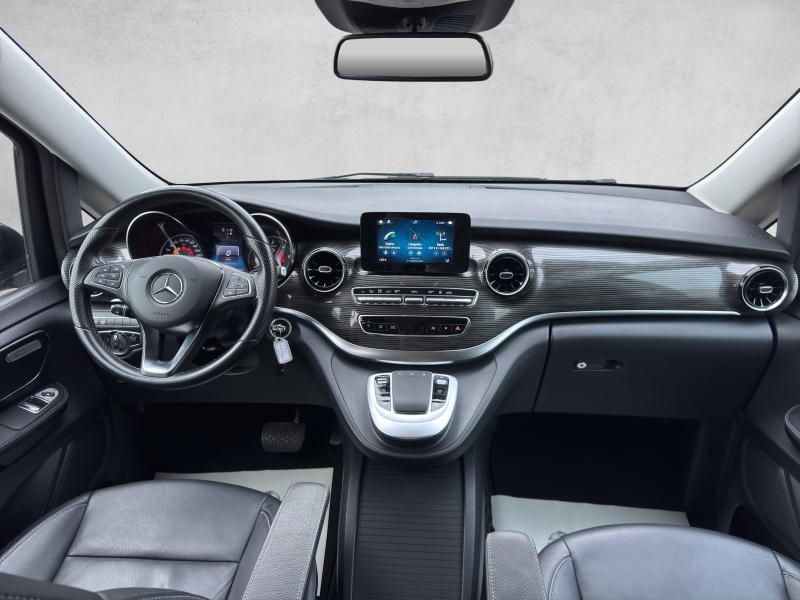 MERCEDES-BENZ V 300 d extralang Swiss Edition 4Matic 9G-Tronic-image-12