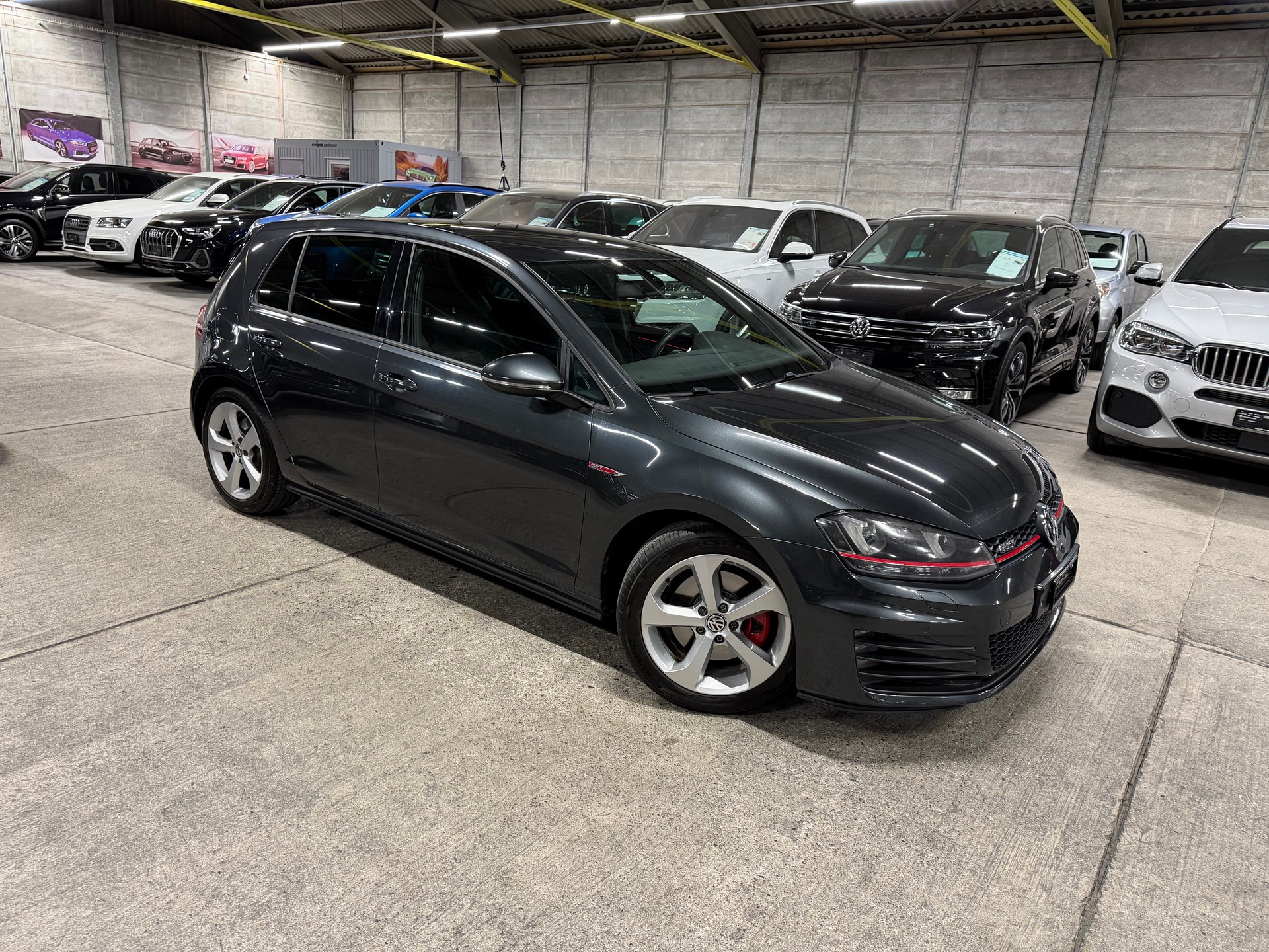 VW Golf 2.0 TSI GTI-showroom-element-1