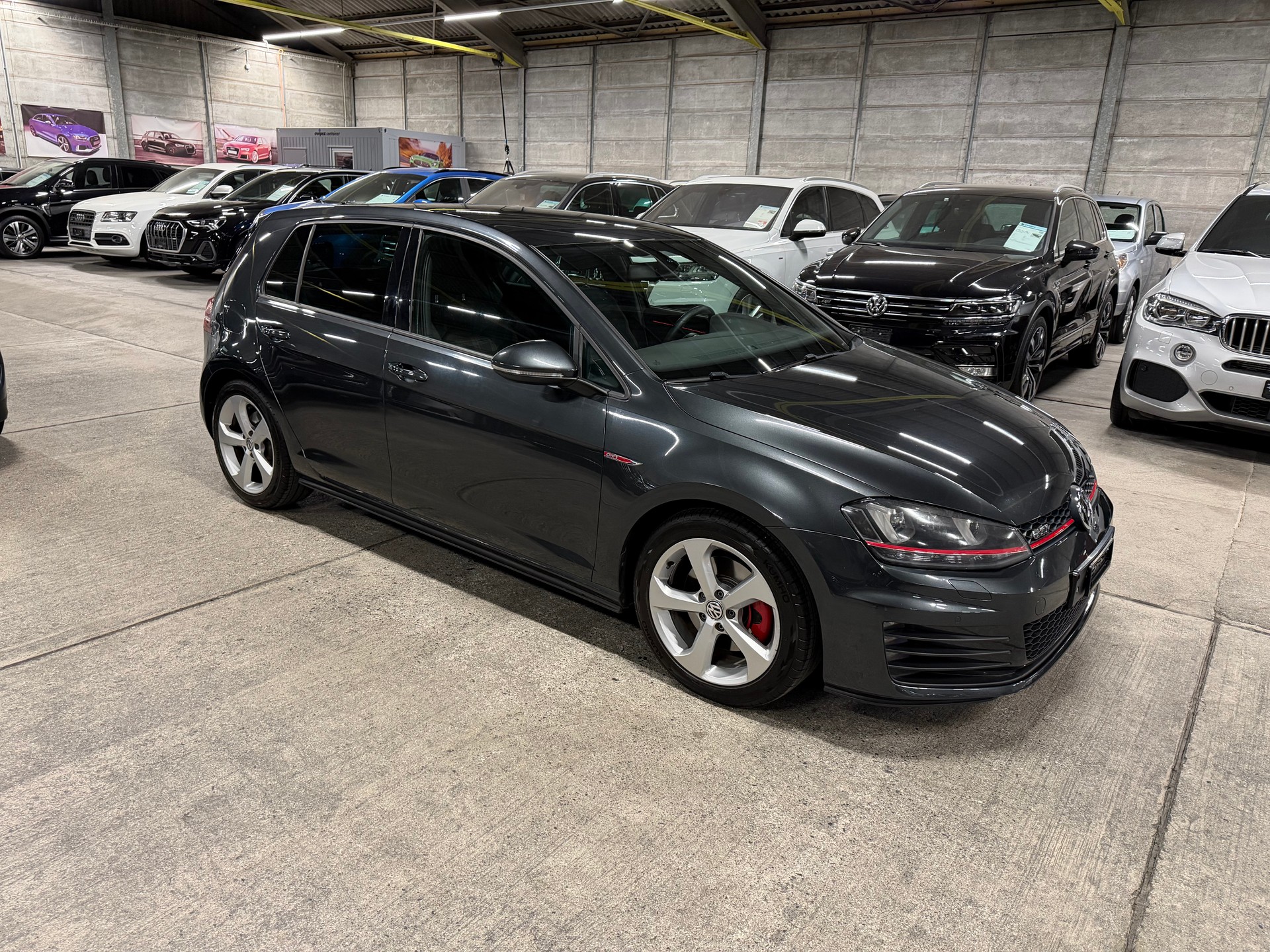 VW Golf 2.0 TSI GTI-showroom-element-2