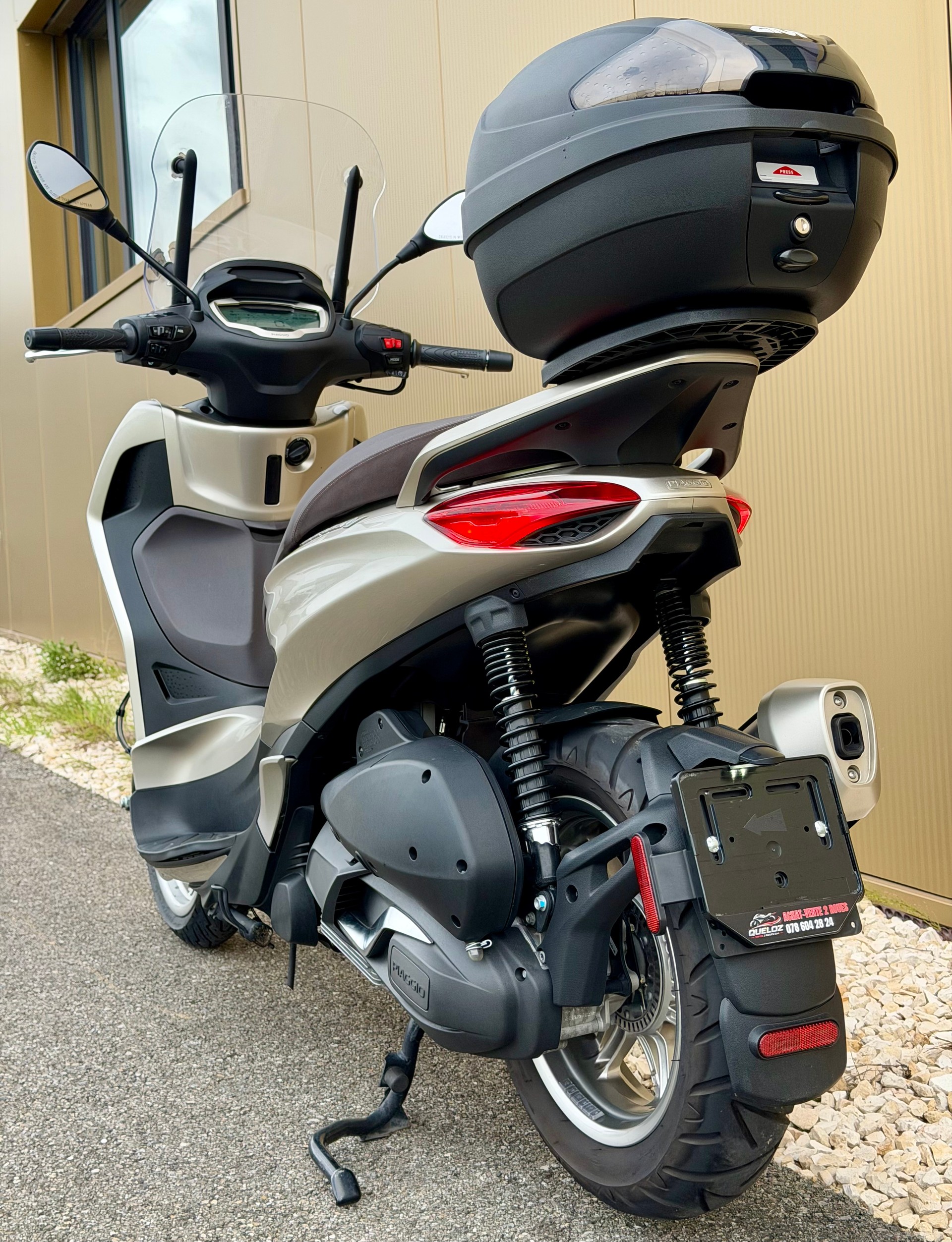 PIAGGIO Beverly 300-image-12