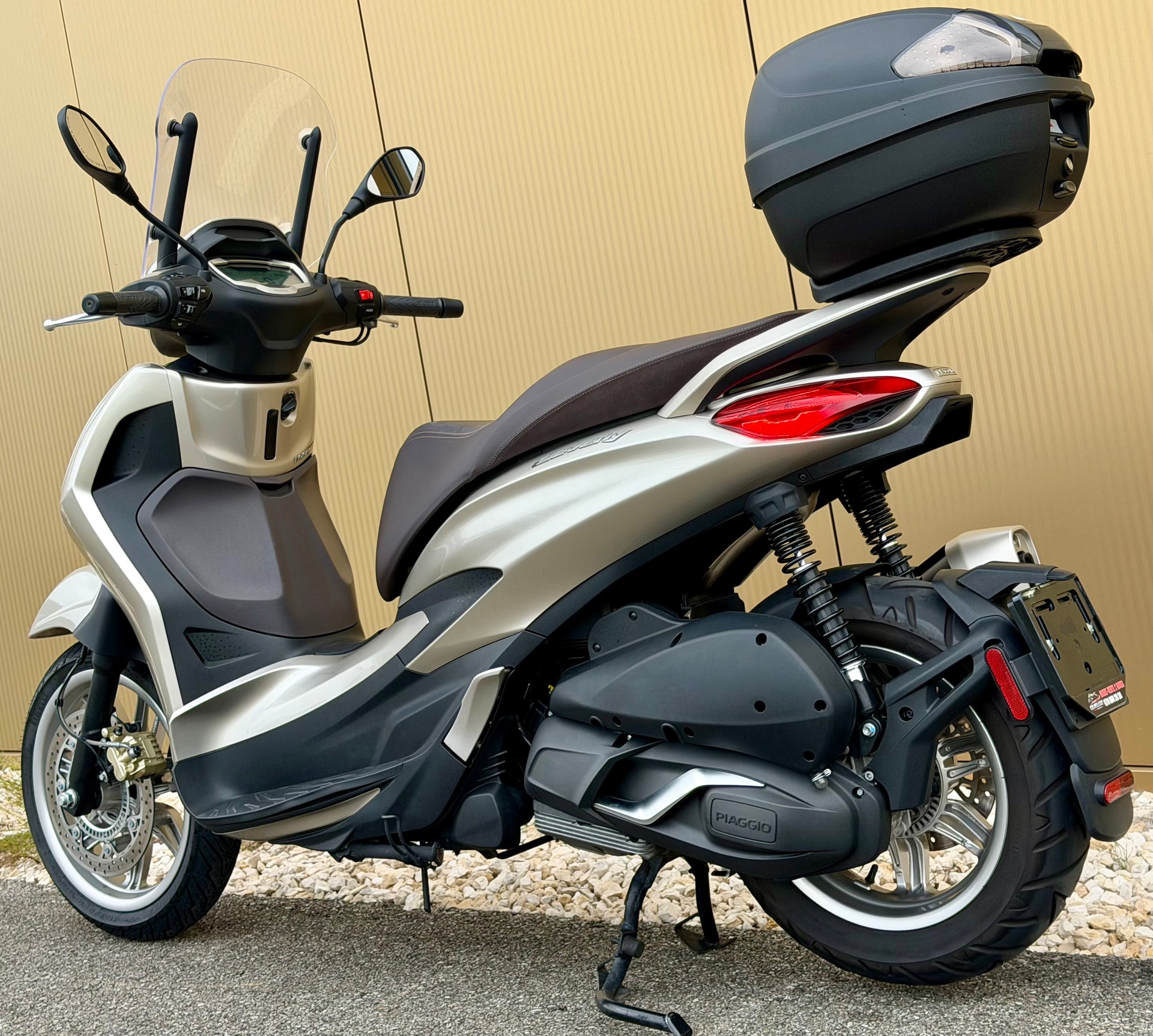 PIAGGIO Beverly 300-image-11