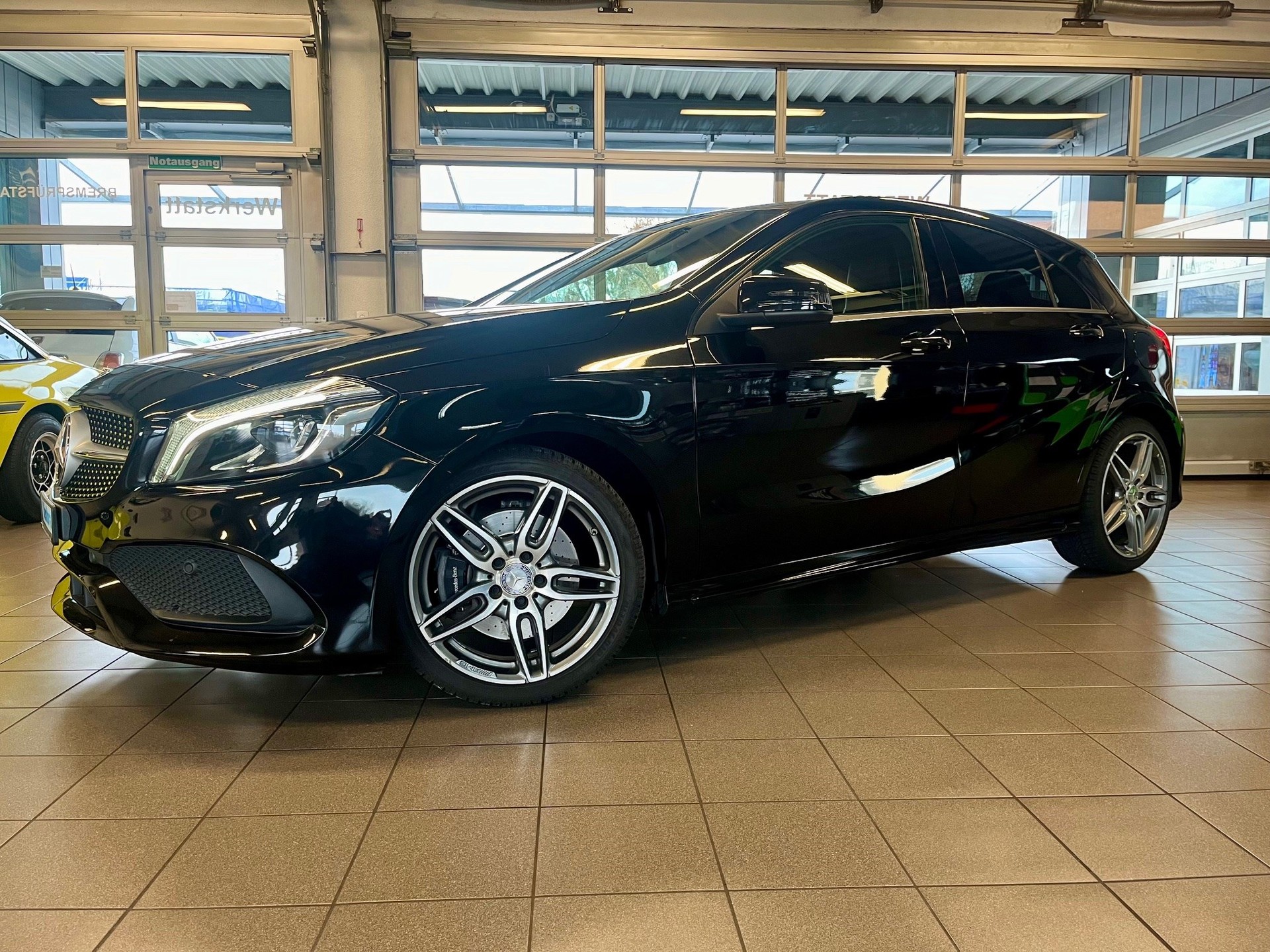 MERCEDES-BENZ A 250 AMG Line Handschaltung sehr selten