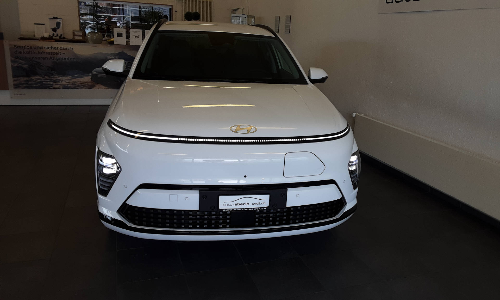 HYUNDAI Kona Electric Amplia-showroom-element-2