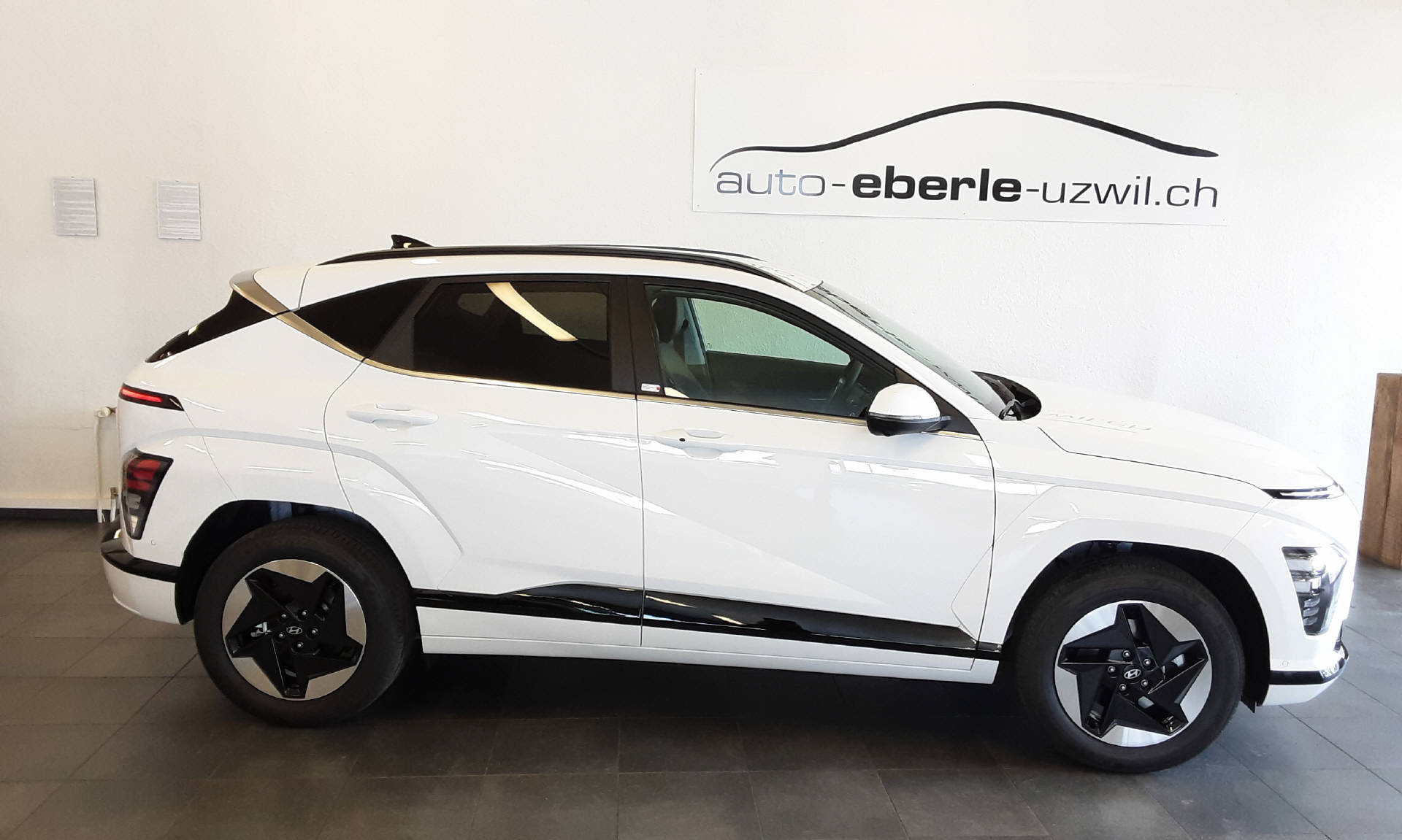 HYUNDAI Kona Electric Amplia-showroom-element-1